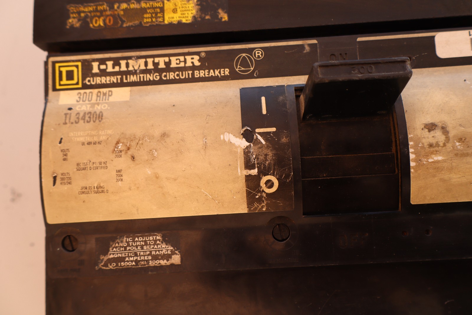 Square D I-Limiter Circuit Breaker 300 Amp IL34300 300A Frame 3Pole