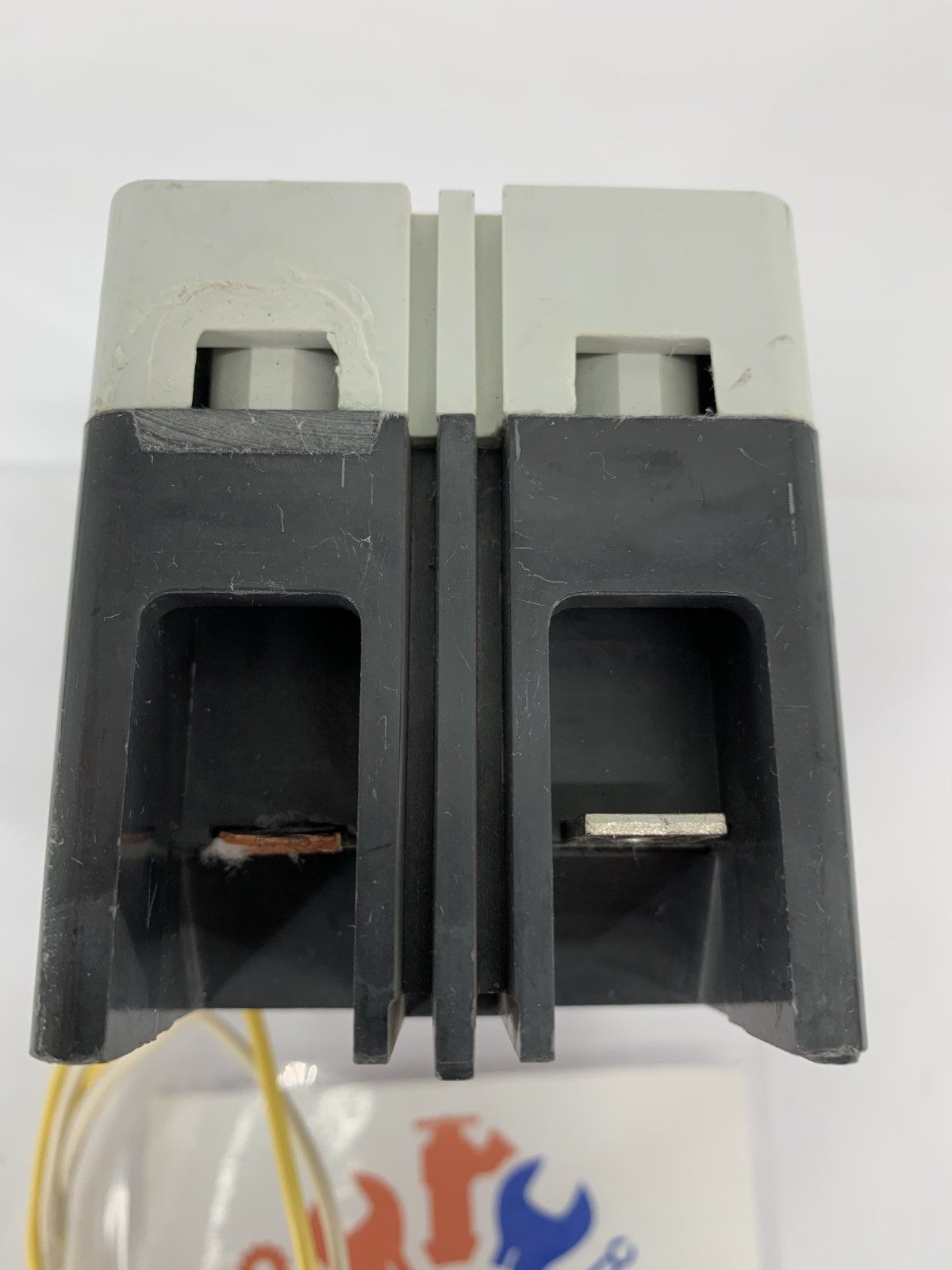 Eaton FD2040 40A 2P 600VAC Circuit Breaker w/Eaton SNT1RP08K Shunt Trip