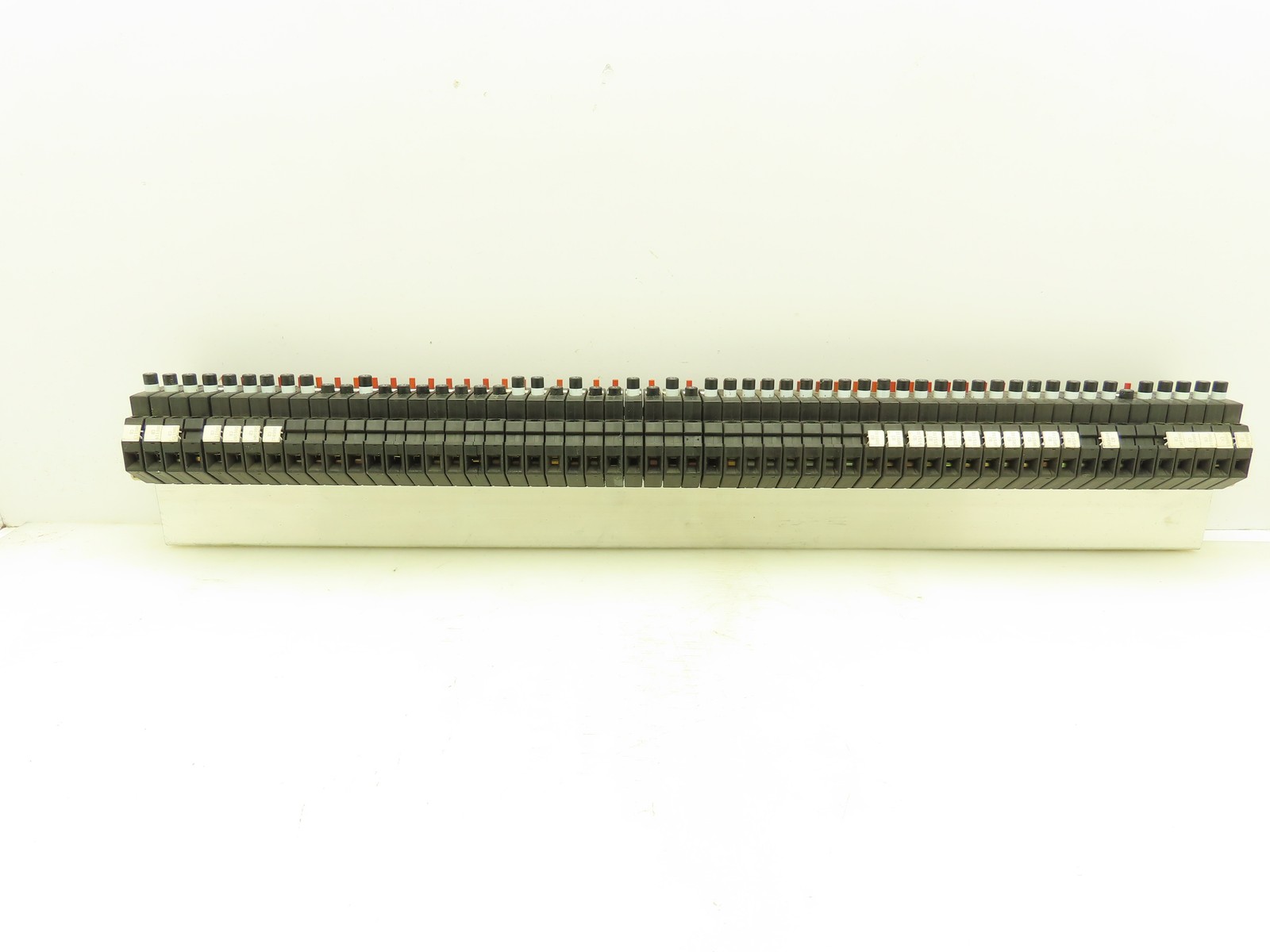 Allen Bradley 1492-GH015 Din Rail 1.5A Circuit Breaker Ser B 250V Lot of 57