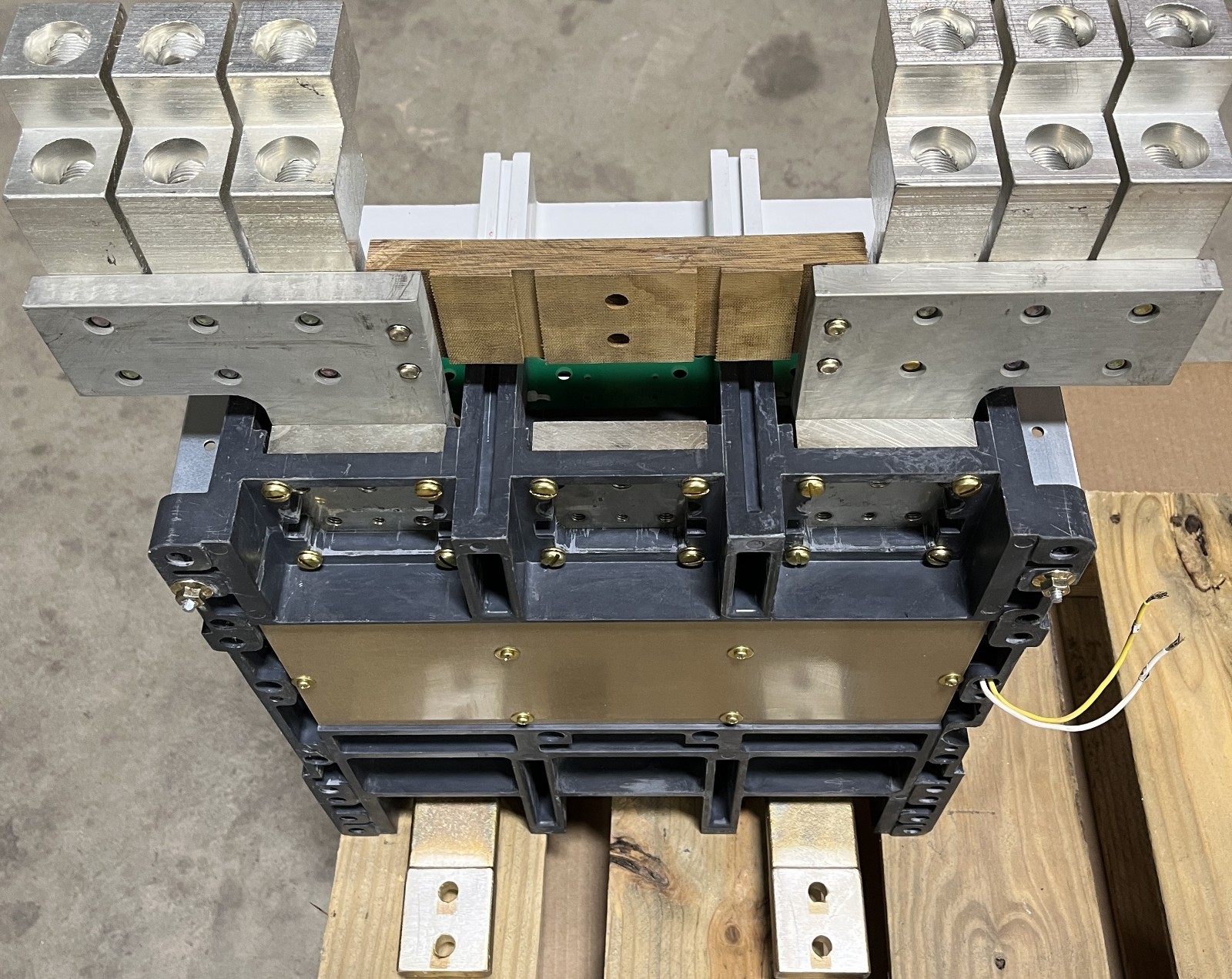 EATON, RGC 100K, INDUSTRIAL CIRCUIT BREAKER, RGC320032E, 2000 AMPS, 690 VAC, NEW