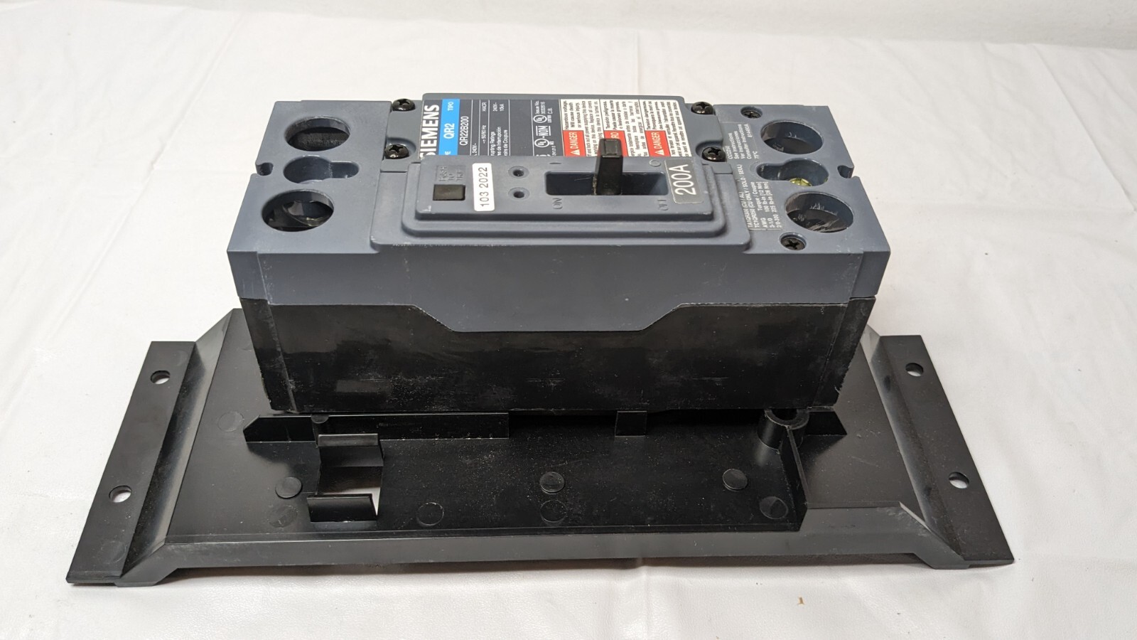 Siemens Low Voltage Breaker Mounting Kit Type QR2 200A 240V 2-Pole MBKQR1200A