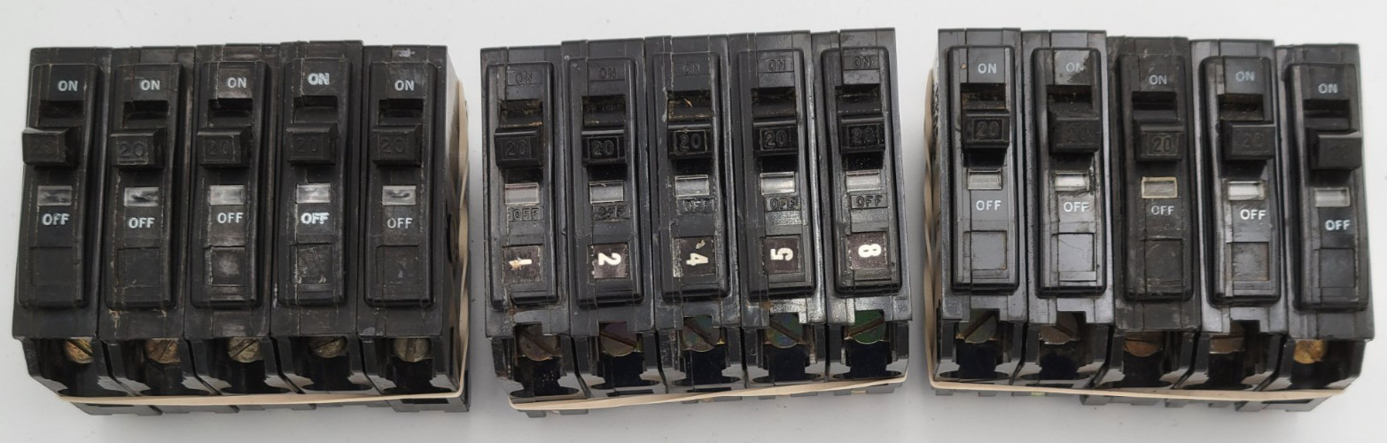 Square D QOB120 20A 1-Pole Bolt On Circuit Breakers Type QOB (Lot of 10) USED