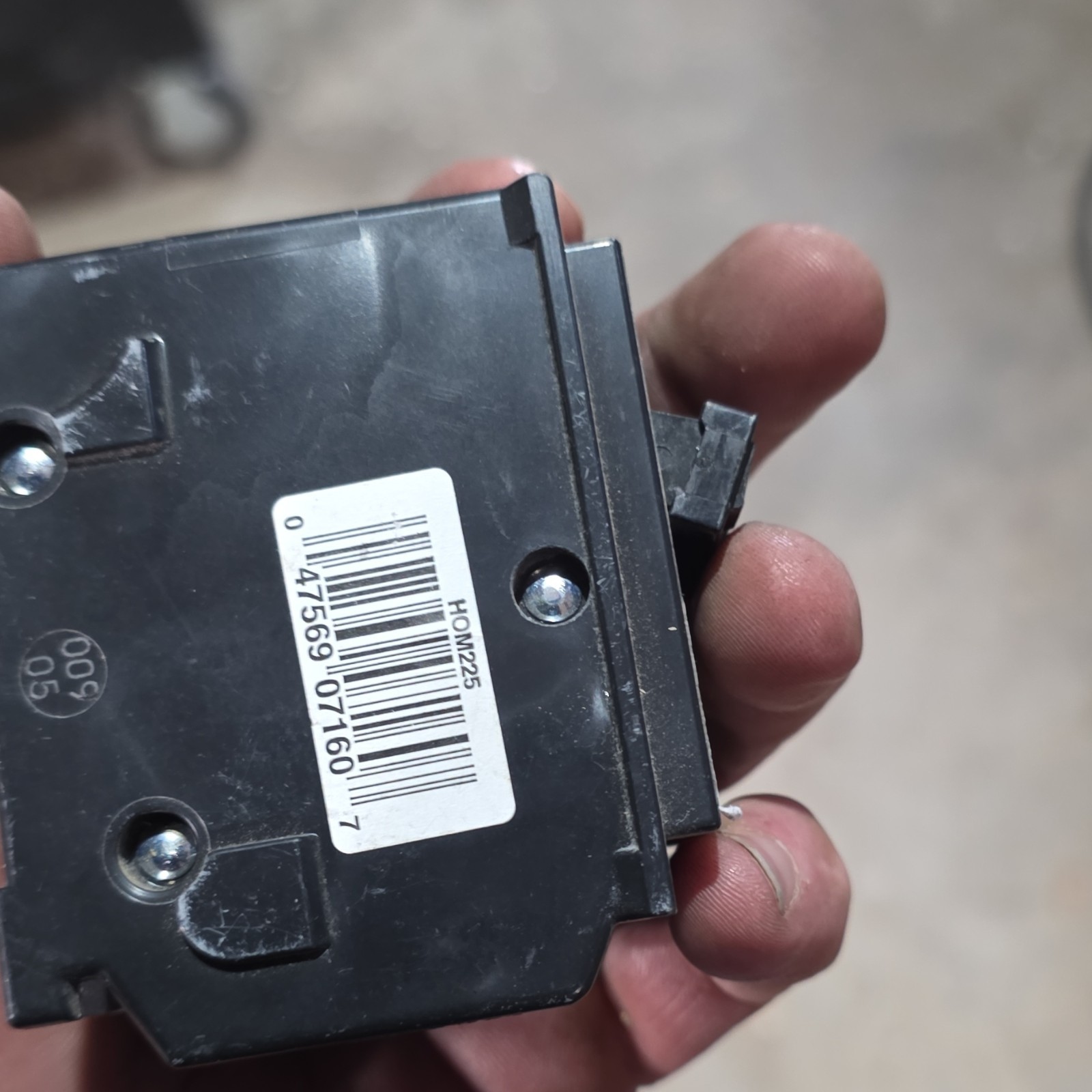 Square D DP-4075 HOM225 25A 2-Pole 120/240V AC Circuit Breaker Black Plug-In/On