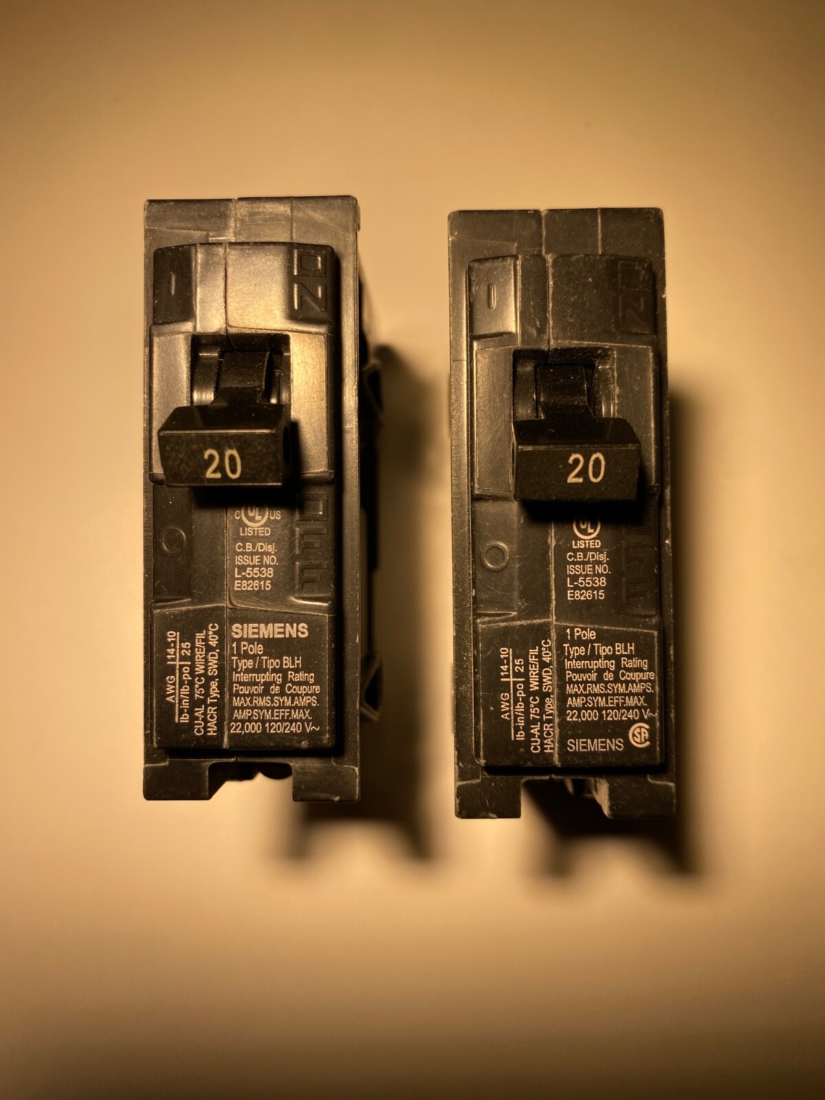 Lot of 2 Siemens B120H 20 Amp 1 Pole 120/240 VAC Type BLH Bolt On