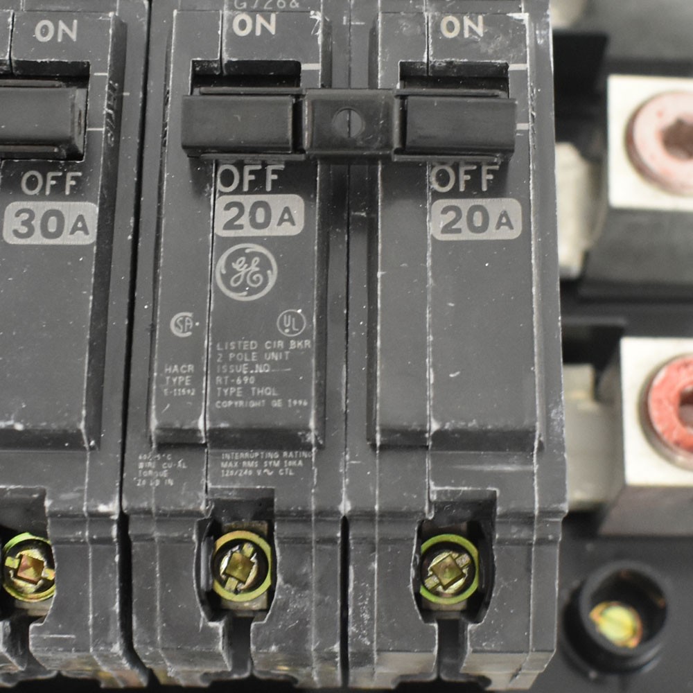 GE PowerMark Plus 200A Main Lug Load Center 208Y/120V NEMA 1 w/ 20 THQL Breakers