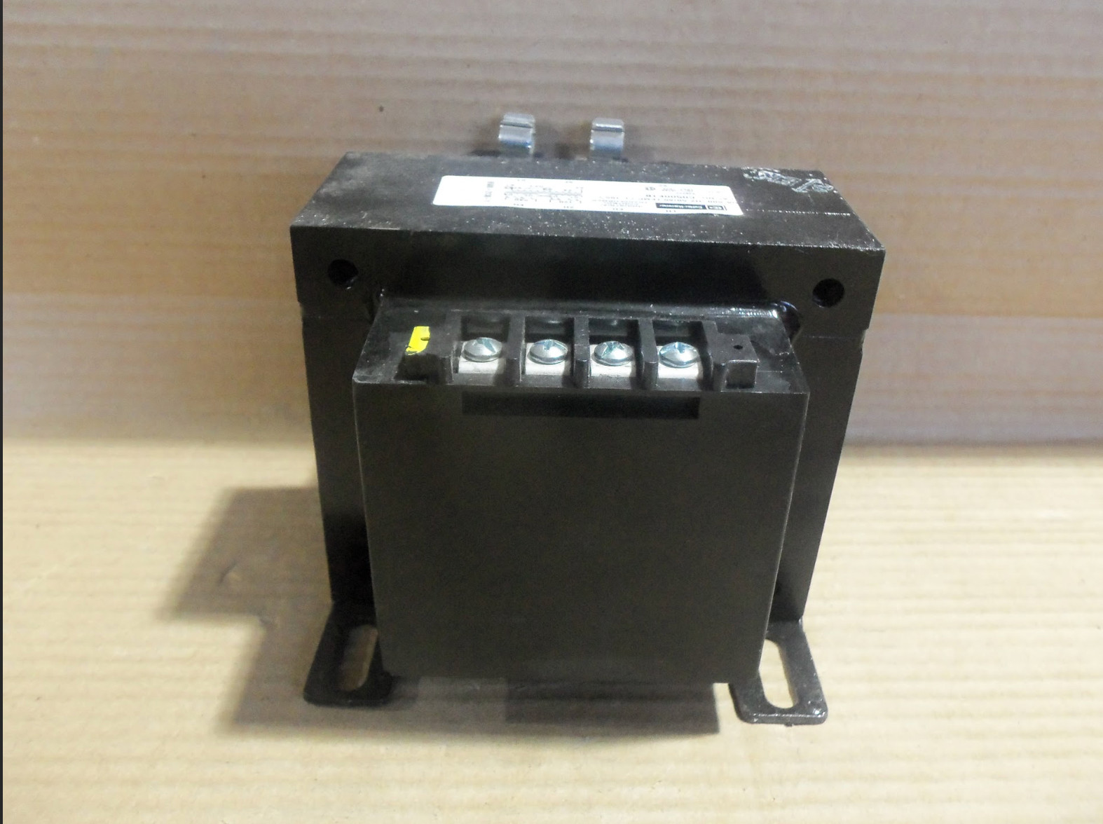 New Cutler Hammer C0500E1B Industrial Control Transformer 500VA 120x240V 24V