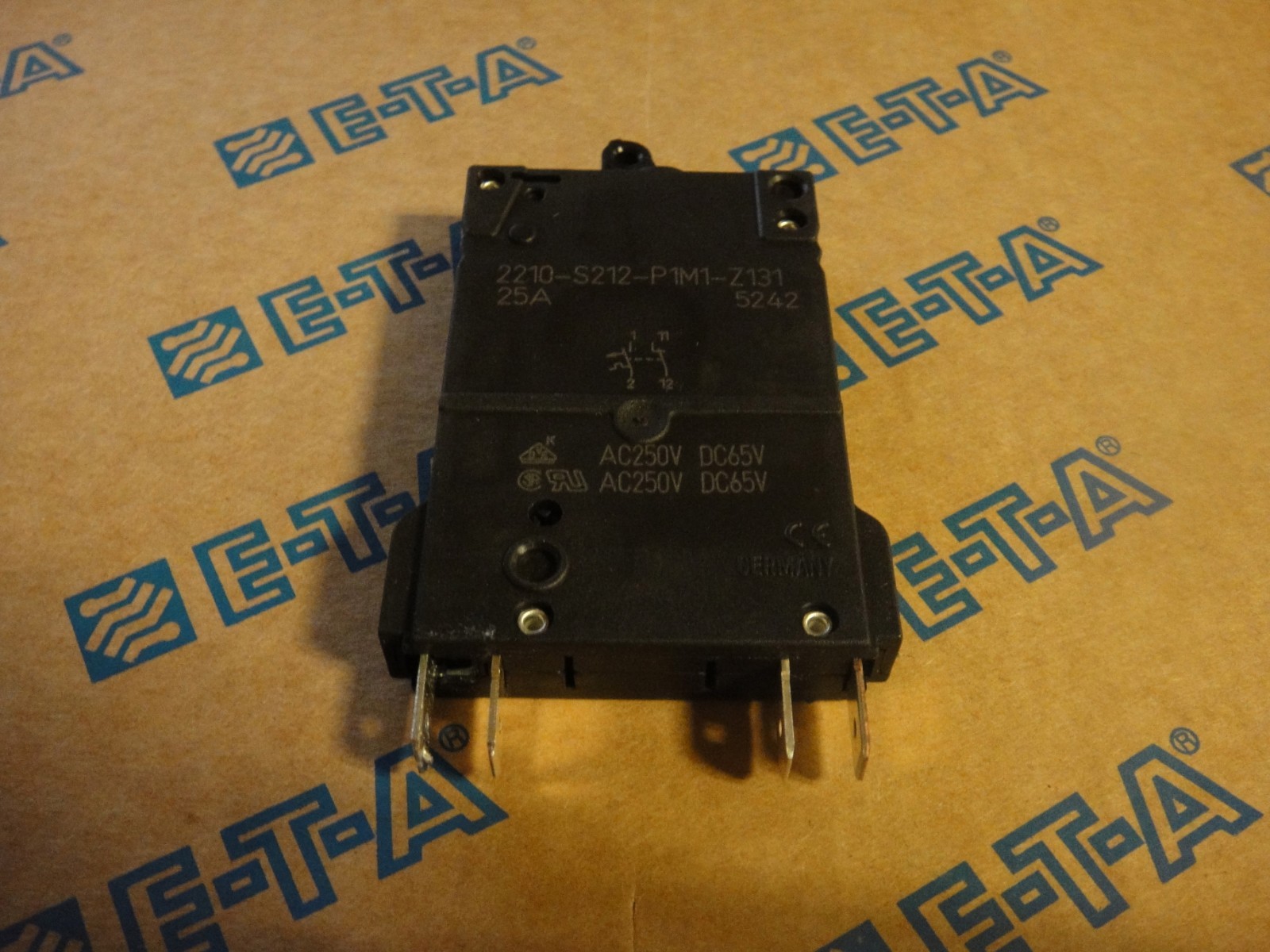 (1 case 48) E-T-A ETA 2210-S212-P1M1-Z131-25A circuit breakers 25 amp