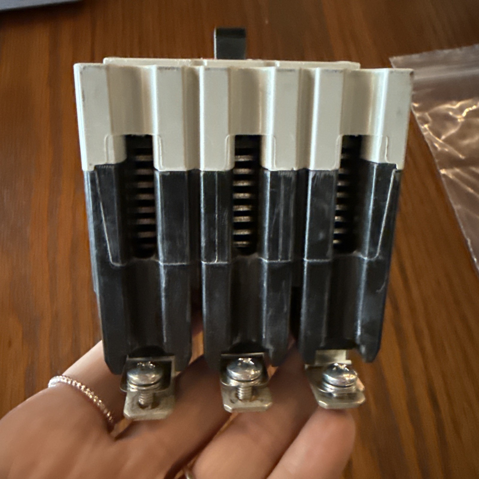 GE TEYH AC 15A Molded Case Breaker – TEYH3015B