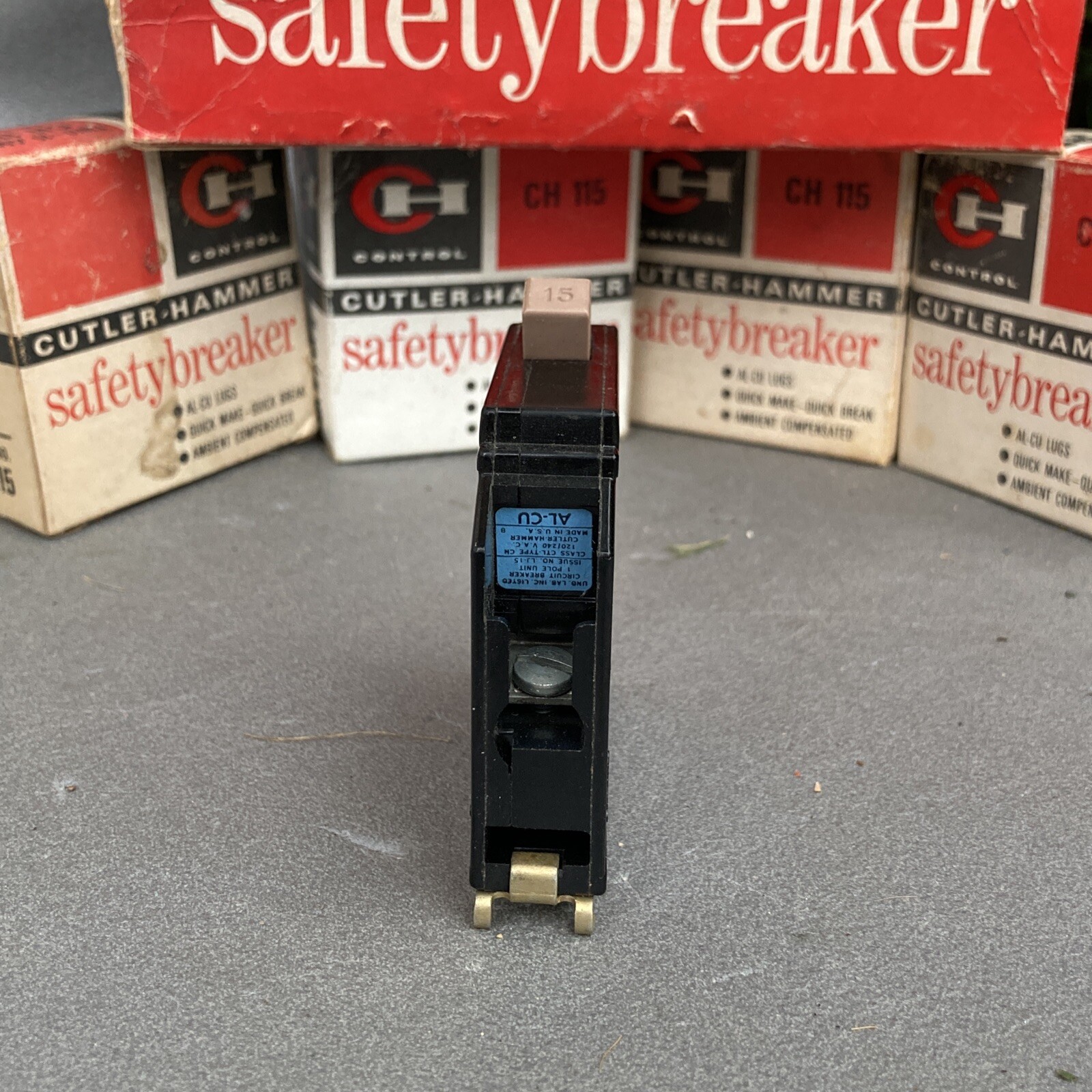 CH115 Cutler-Hammer Type CH 1 Pole 15 Amp 120V HALF NOTCH METAL FOOT (NEW!!)