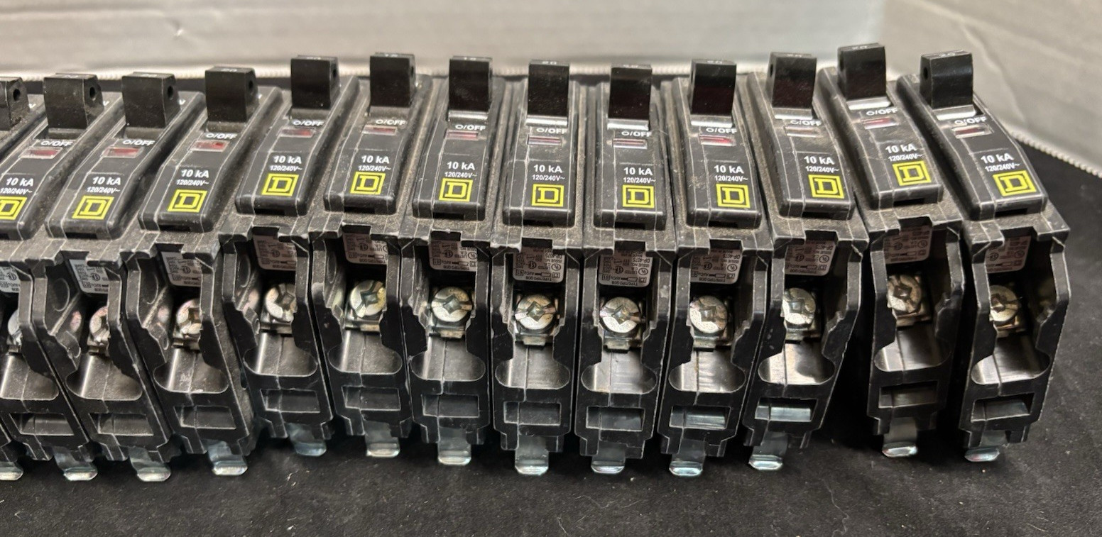 LOT OF 26 – SQUARE D CIRCUIT BREAKER 20A 1 POLE UNIT 10kA 120/240V DP-4075 QOB ✅