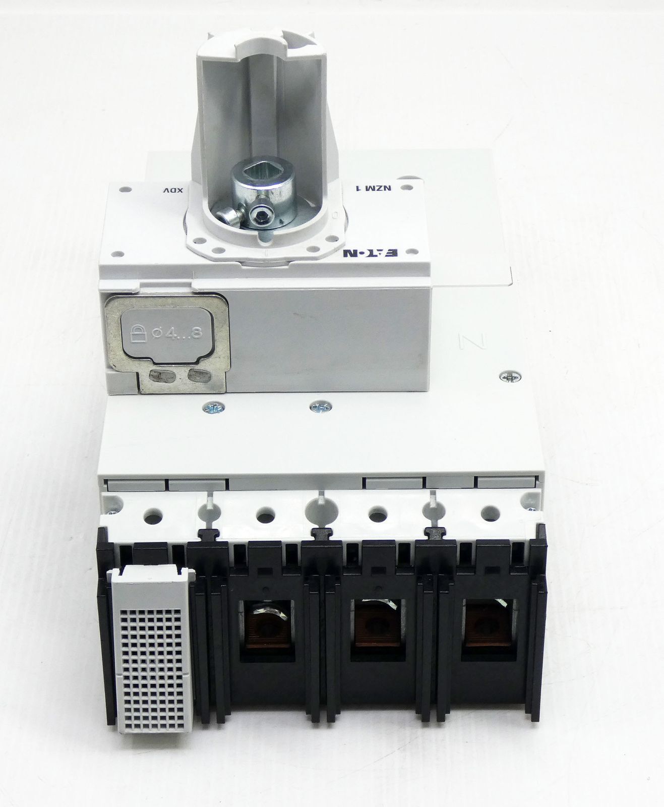 Eaton Moeller NZM B1-4-A32 In=32A Circuit Breaker +NZM1 XDV Rotary Actuator – Unused