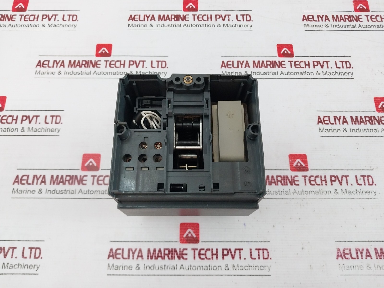 Schneider Electric NSX 250N Circuit Breaker ComPacT 220-240V 50/60HZ 800V 8KV