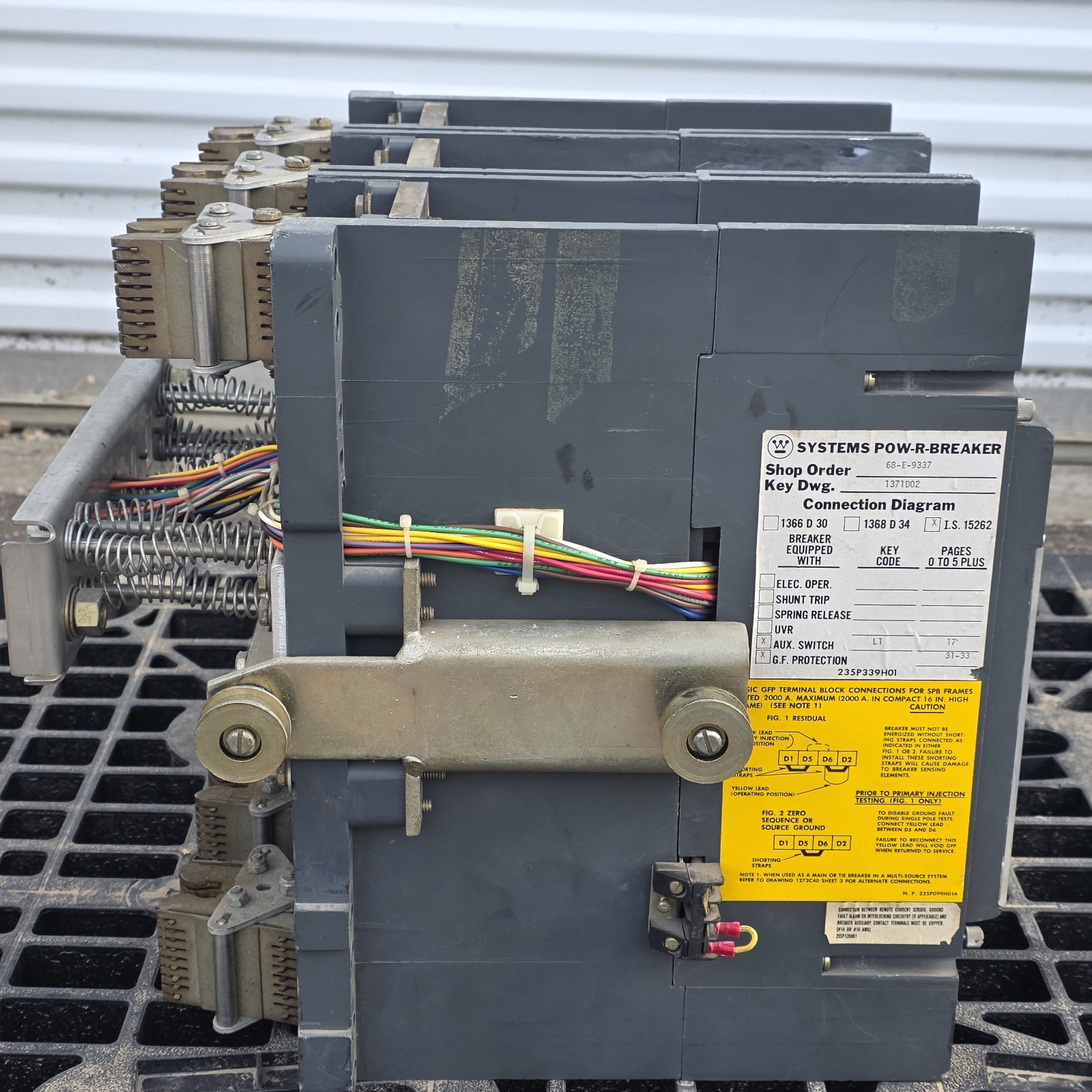 Westinghouse SPB100 1600A 3-Pole Systems Pow-R-Breaker Power Circuit Breaker