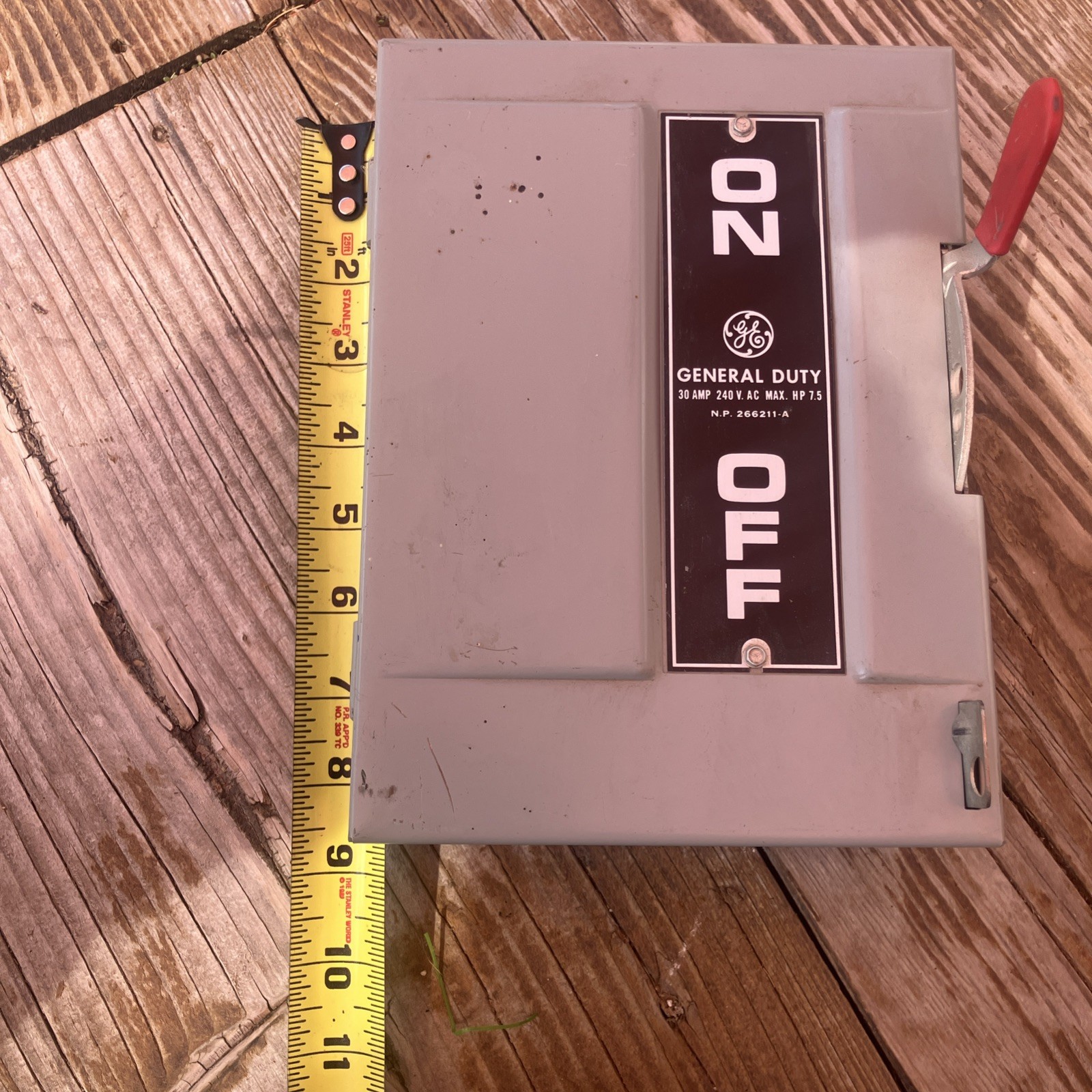 GE General Duty On / Off Switch – Panel Fuse Box – 30 Amp 240 V. AC Max. HP 7.5