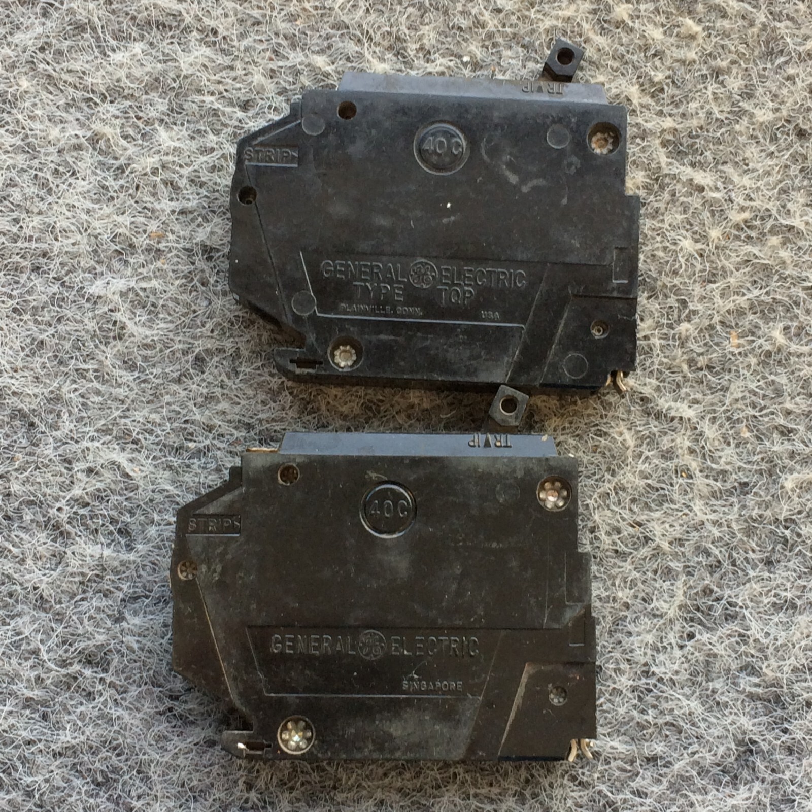 LOT OF 2 THQP120-GE 20A AMP 1P POLE 10kA@120/240V PLUG ON THIN BREAKER