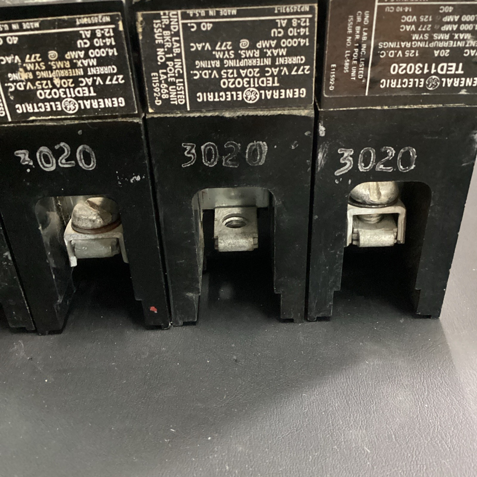 Lot Of 4 GE TED113020 Circuit Breaker 20A 1P 277V (MISSING SCREW)