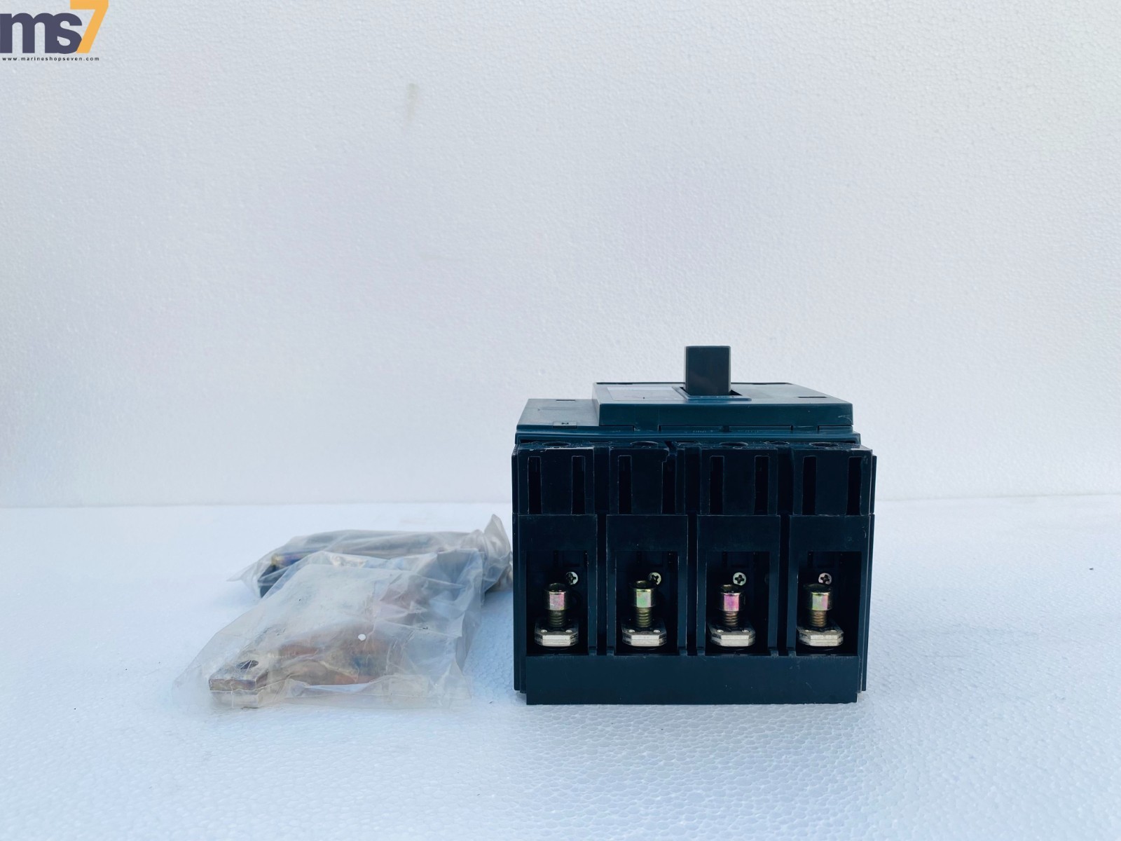 SIEMENS 3VT8320-1BA04-0DA2 VT250N 3VT MOLDED CASE CIRCUIT BREAKER 4P 200A #NE