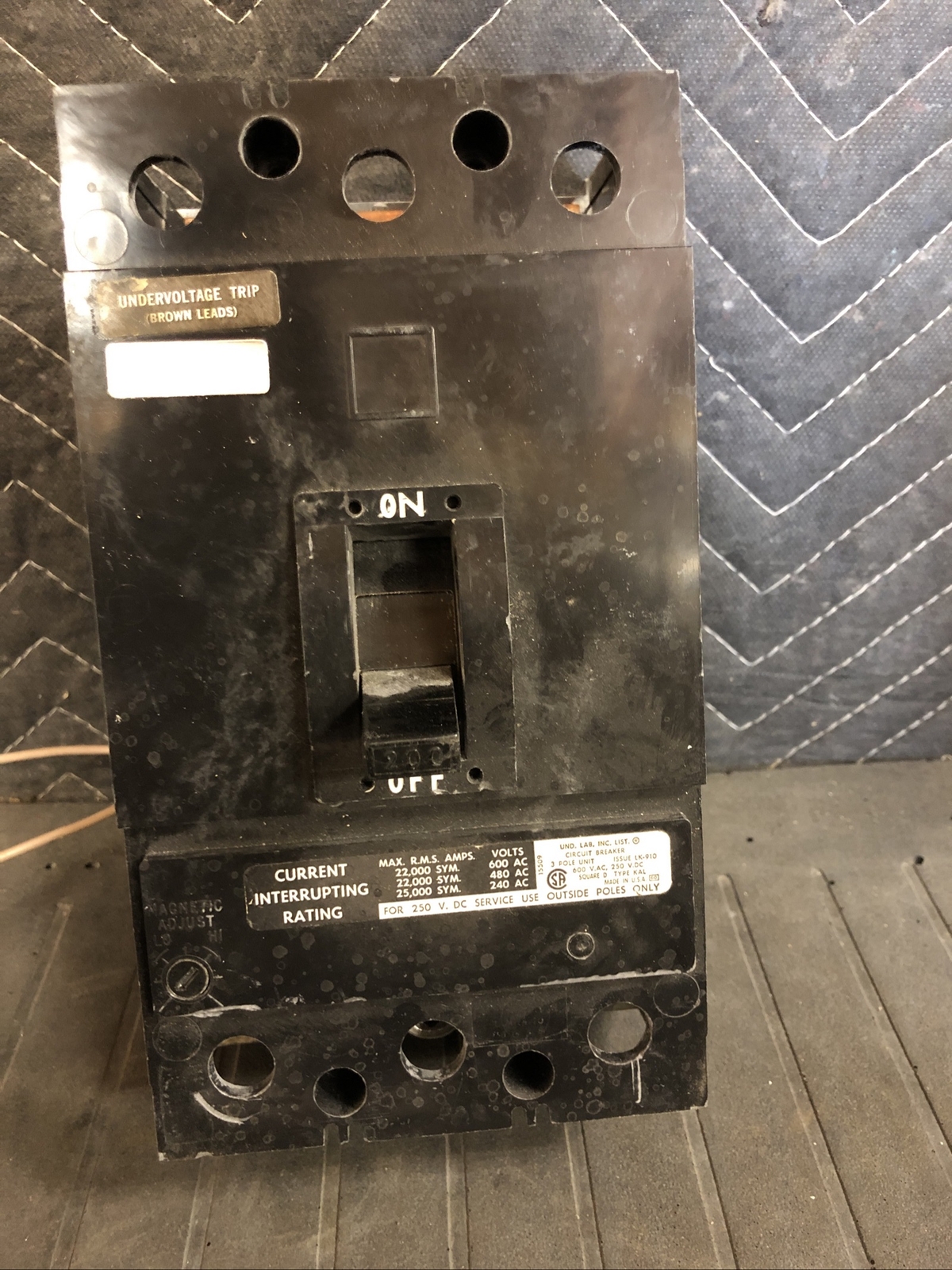 SQUARE D KAL KAL362001122 3 POLE 200 AMP 600V Undervoltage Trip BREAKER 208v