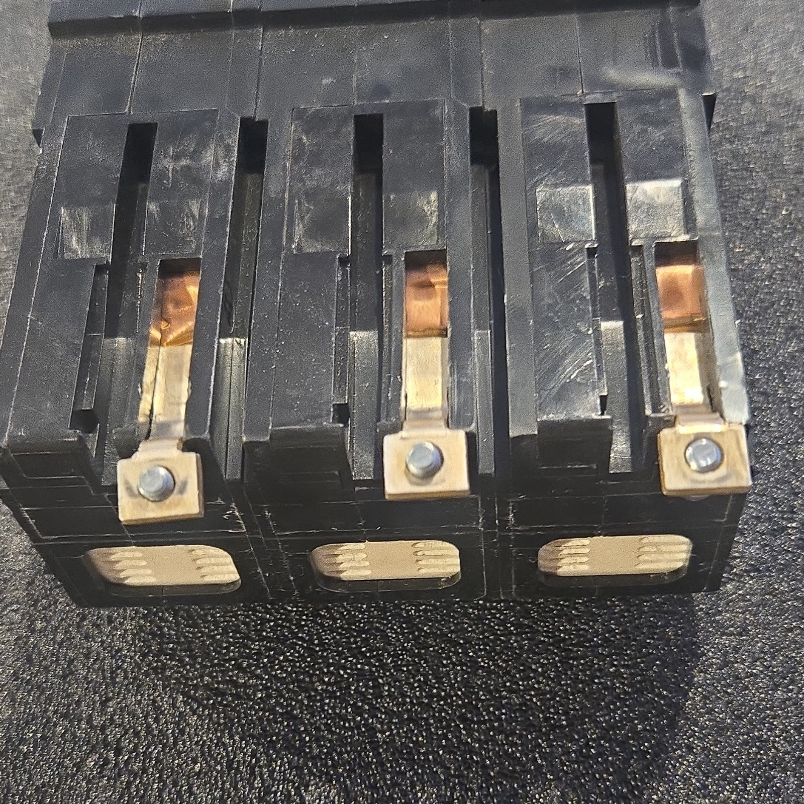 Square D QOB3125VH Main Circuit Breaker 125A 3-Pole Bolt-On 240V Branch