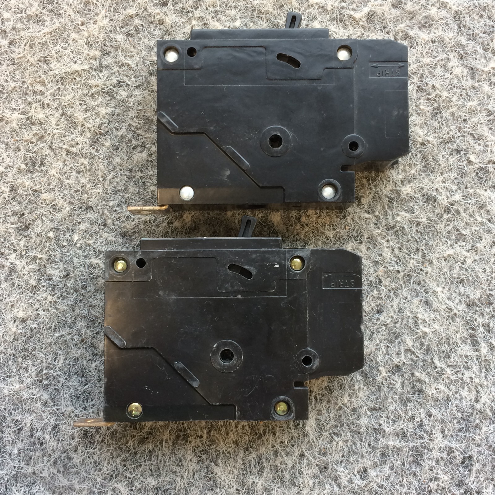 LOT OF 2 BQD120 SIEMENS 1 POLE, 277V, BOLT ON 20 AMP BREAKER