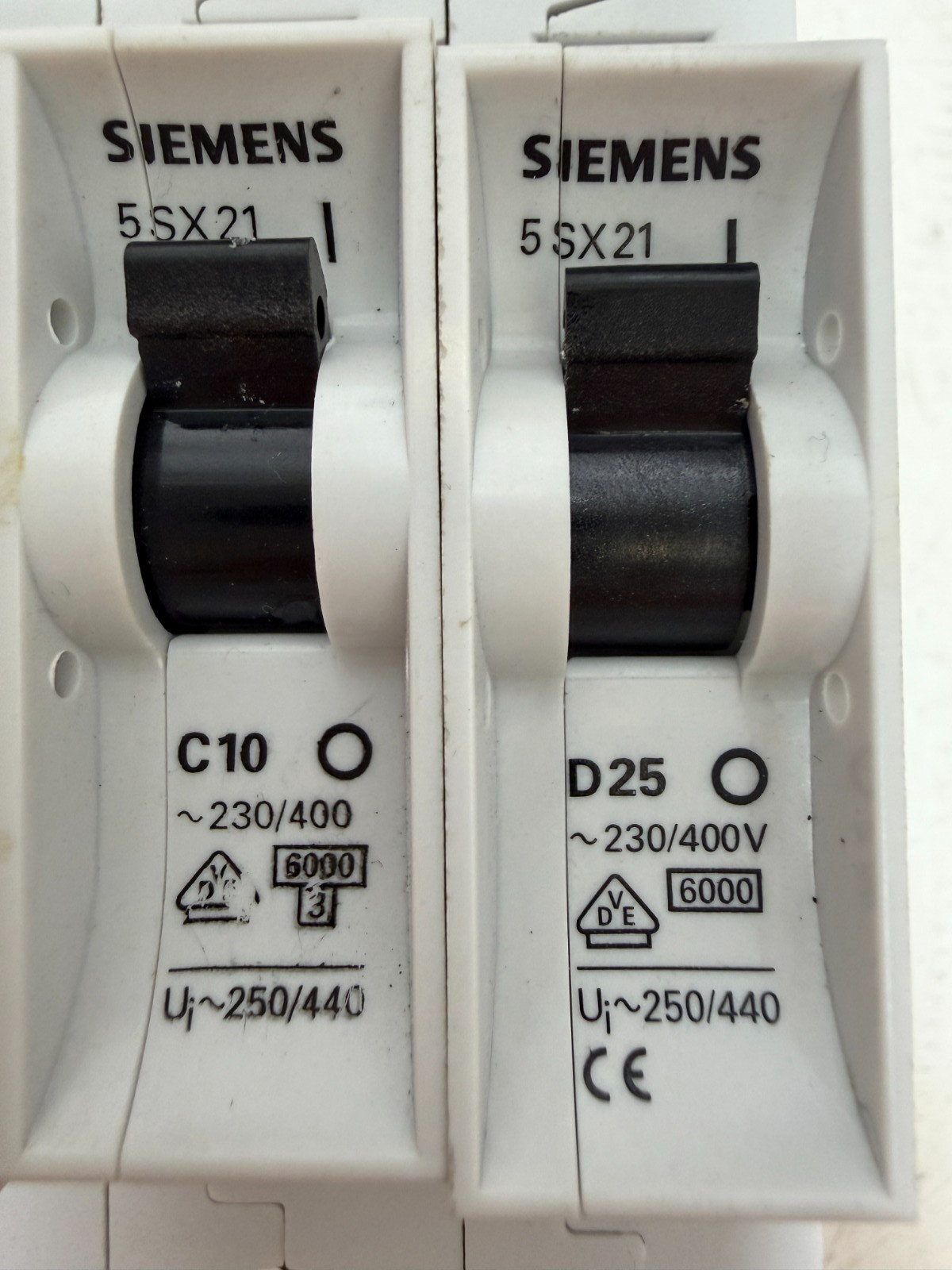 👀6) SIEMENS 5 – C10 5SX21 CIRCUIT BREAKERS 1 – D25 CIRCUIT BREAKER 1P 230/400V