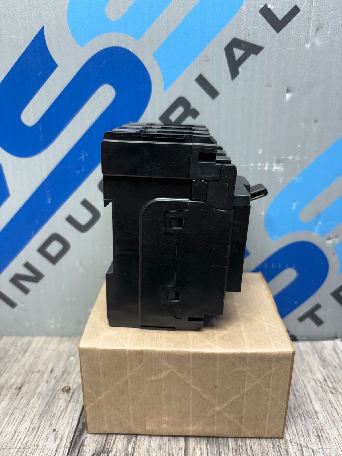 FUJI ELECTRIC CIRCUIT BREAKER EG53AC CLASS 1 240VAC 21mA