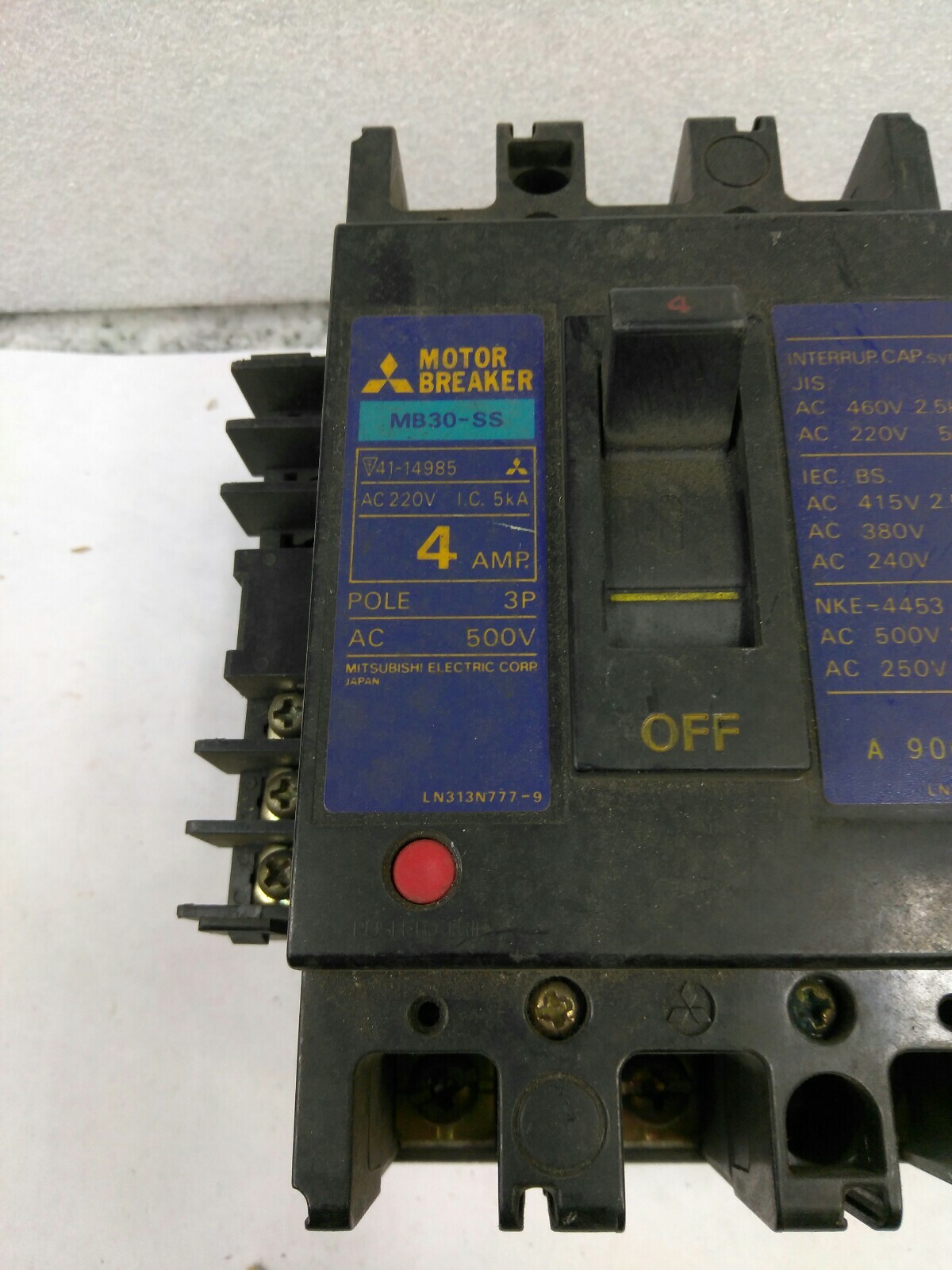Mitsubishi Motor Breaker, MB30-SS, 4 Amp, 3 Pole, 500VAC WITH AUXILIARY (21CB2