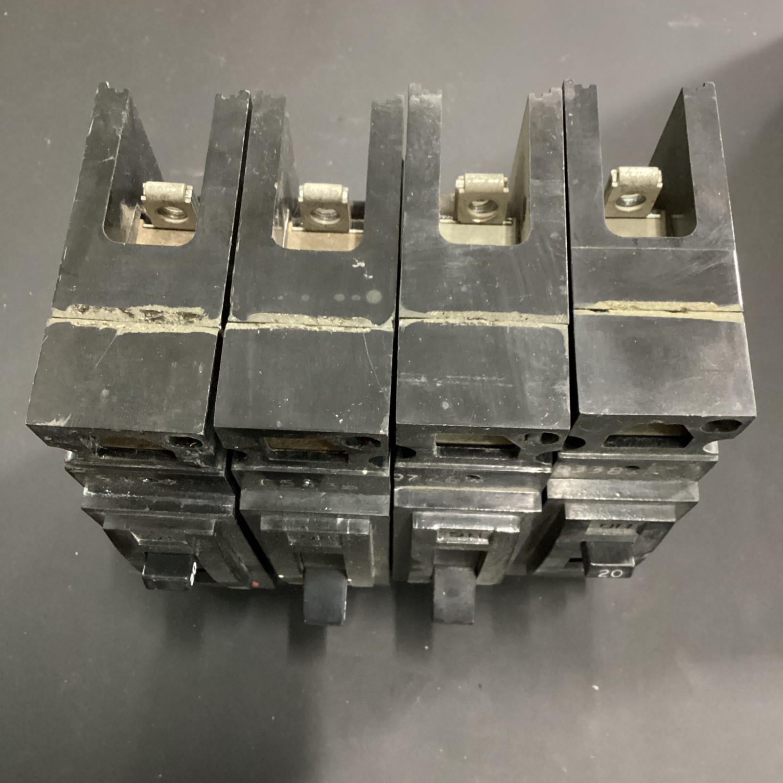 Lot Of 4 GE TED113020 Circuit Breaker 20A 1P 277V (MISSING SCREW)