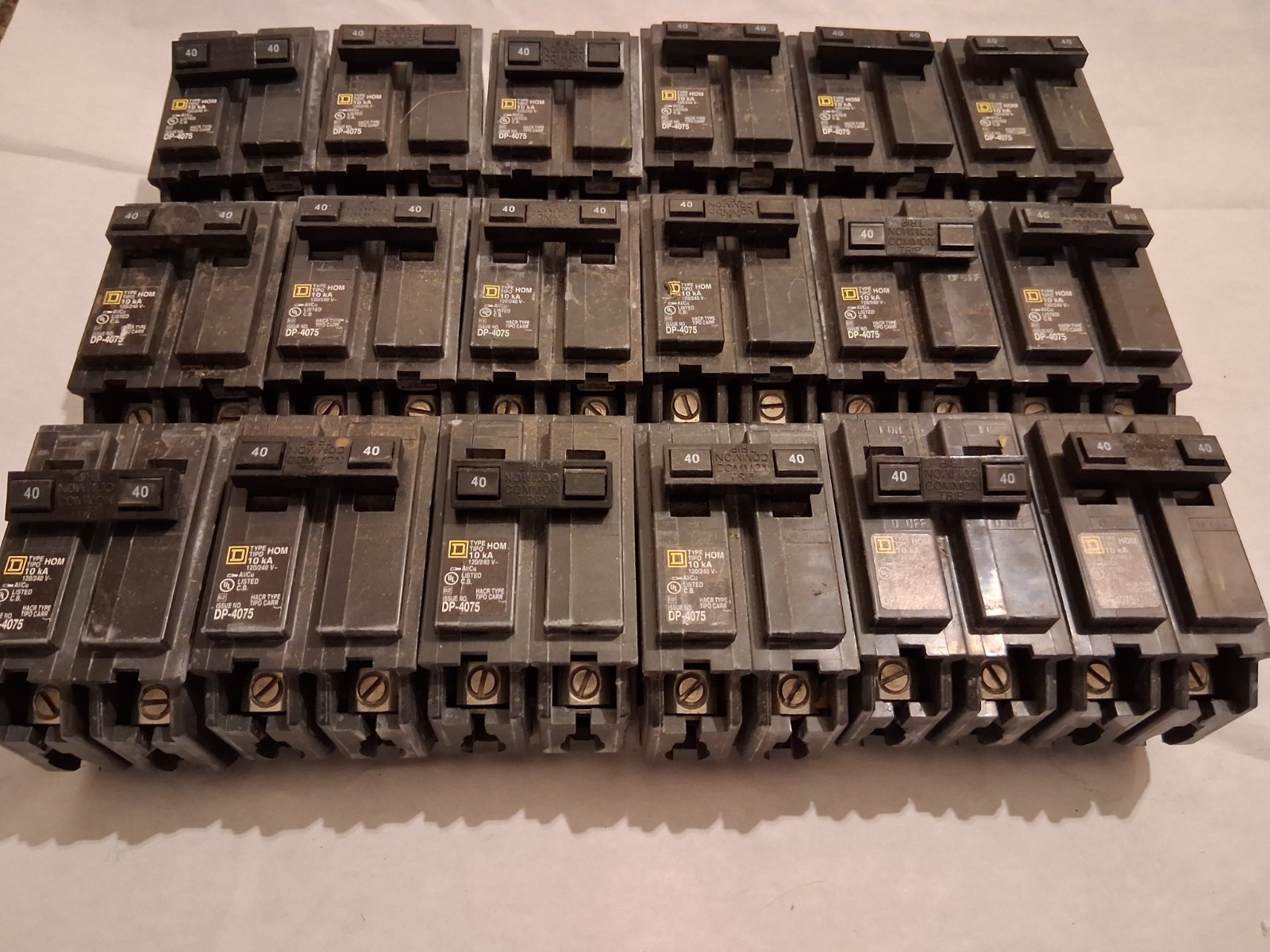 QTY 18 Square D Double Pole 120/240V HOM 40 Amp Circuit Breaker DP-4075