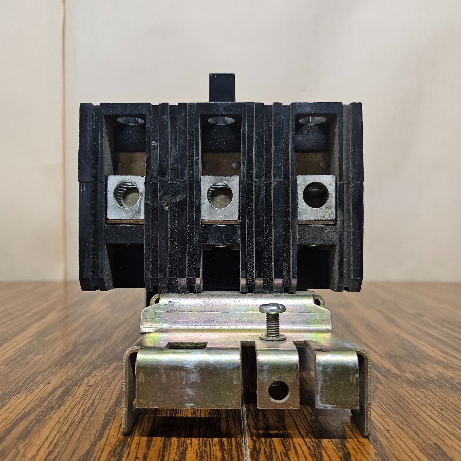 Square D FA36100 3 Pole, 100 A, 240VAC/250VDC Circuit Breaker