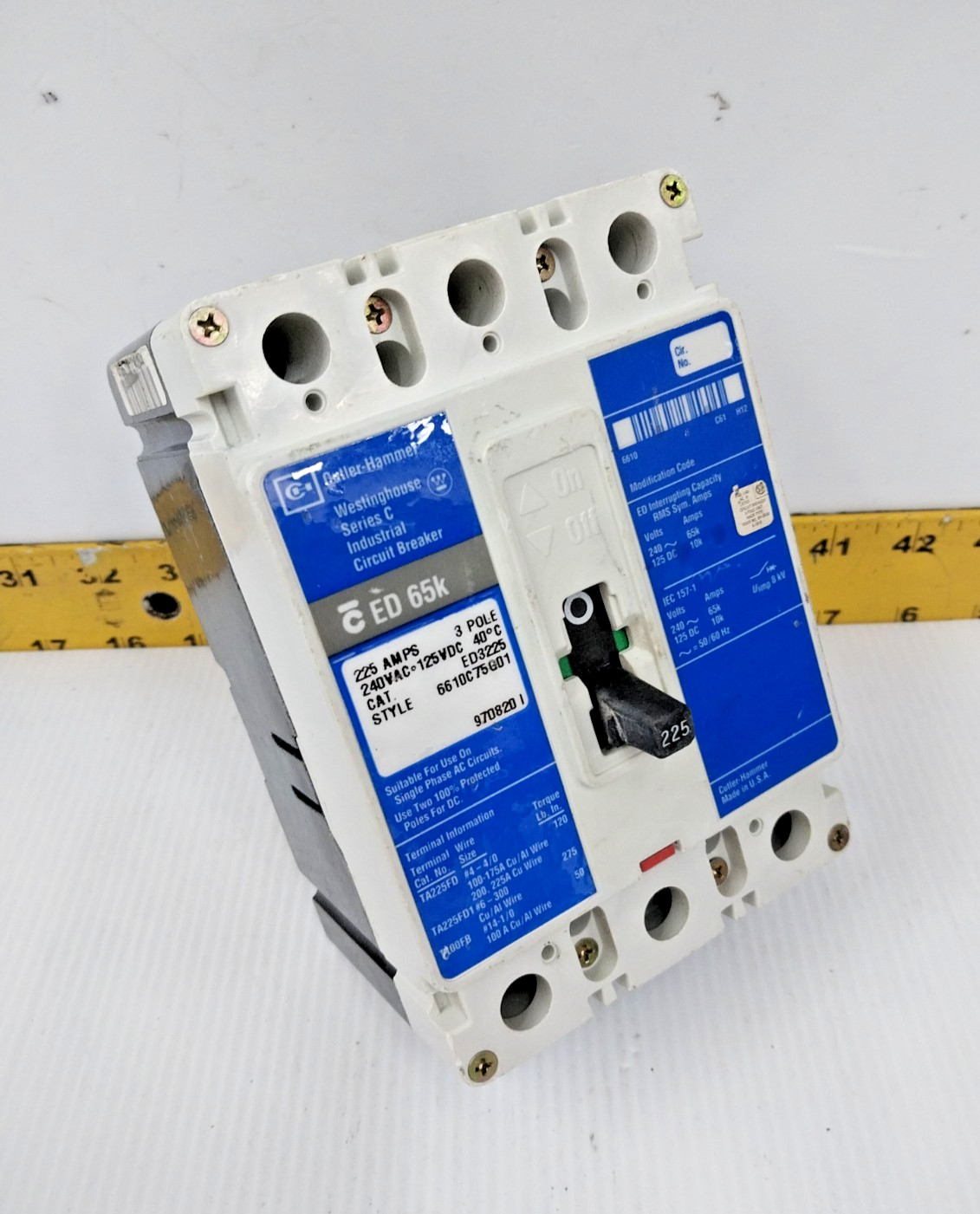 Cutler-Hammer 225 Amp Circuit Breaker 240 VAC / 125 VDC 3 Pole ED3225