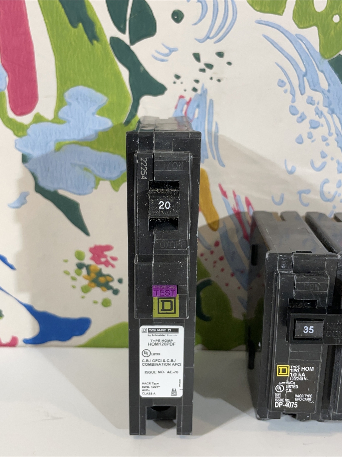 LOT OF 4 Square D Circuit Breakers Homeline 20 Amp GFCI + 30 Amp 2-Pole + 20 Amp
