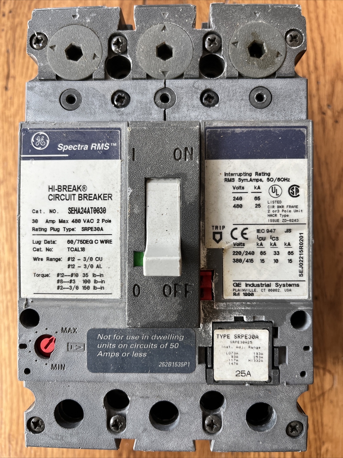 GE Spectra SEHA24AT0030 25A circuit breaker 2-pole
