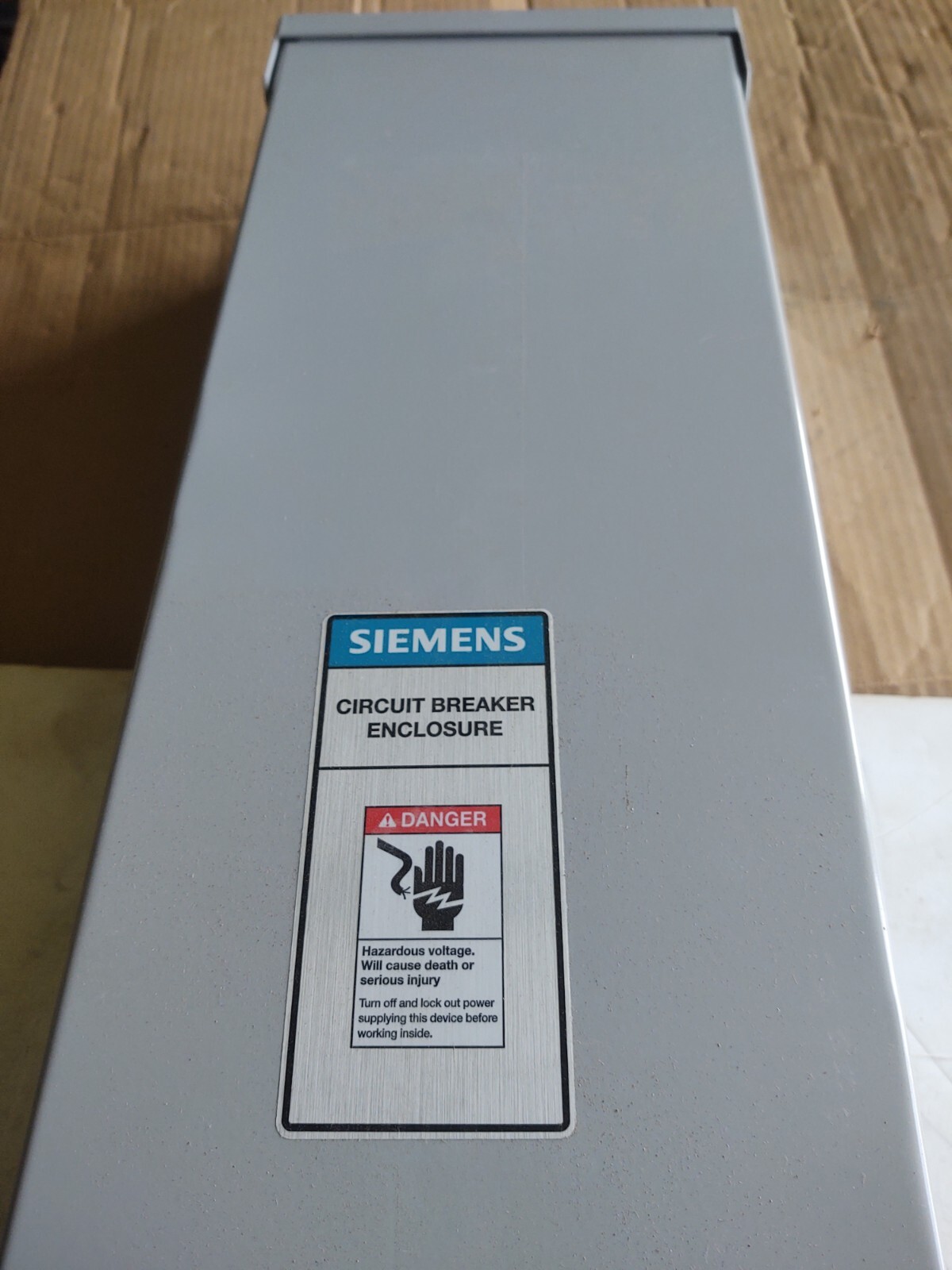 SIEMENS # WB2200BQR / OUTDOOR CIRCUIT BREAKER ENCLOSURE. TYPE: 3R, 200 A, 240 V.