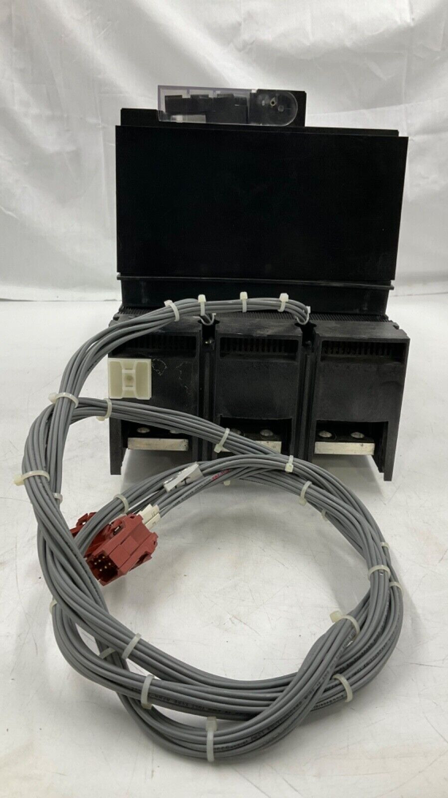 MERLIN GERIN CK1200HH 1200 A 3-P CIRUCIT BREAKER W/ ACCESSORIES 600VAC RECON
