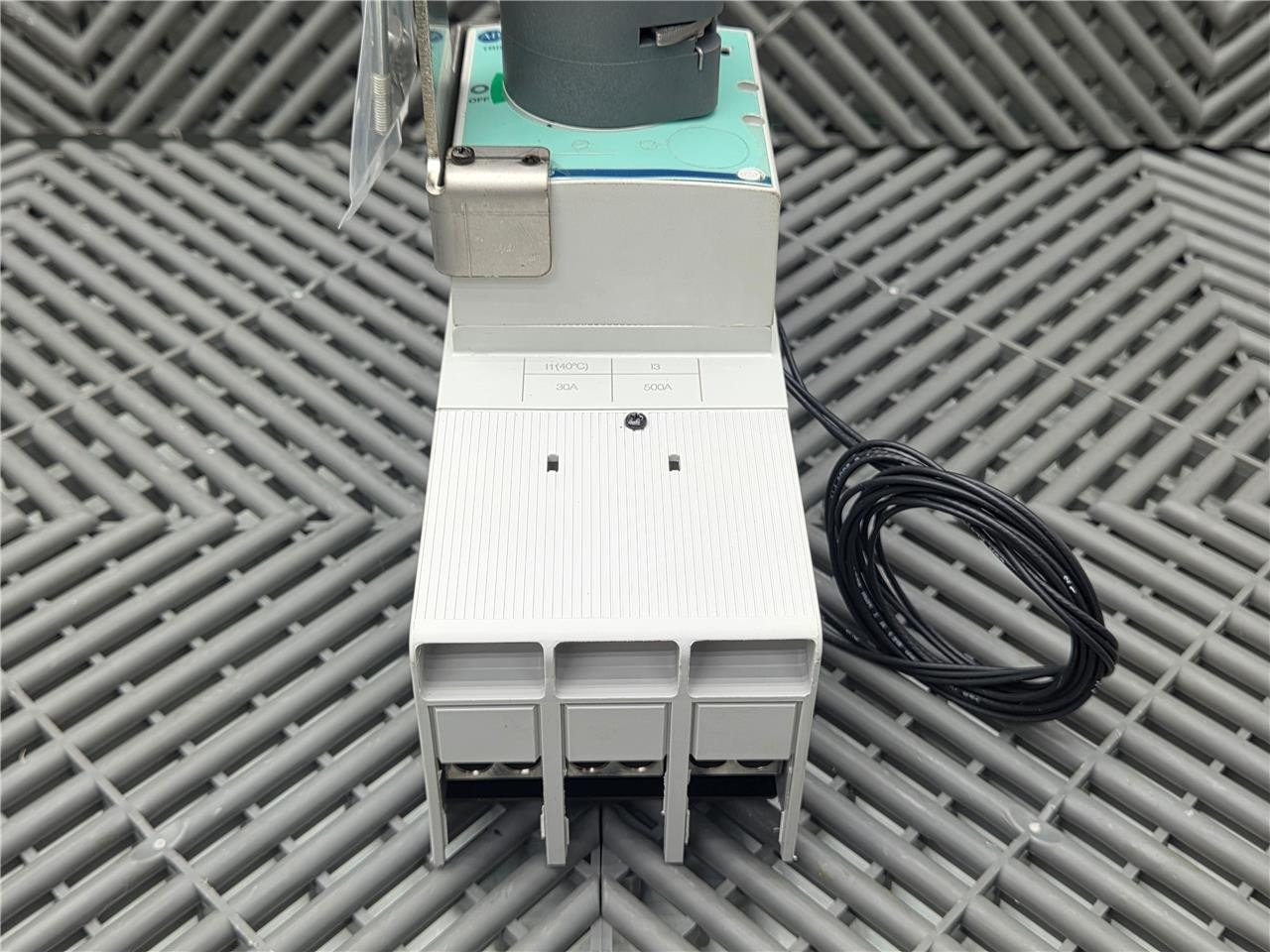 Allen-Bradley 140G-G2C3-C30 Circuit Breaker w/140G-G-RMX Handle & 140U-PY Switch