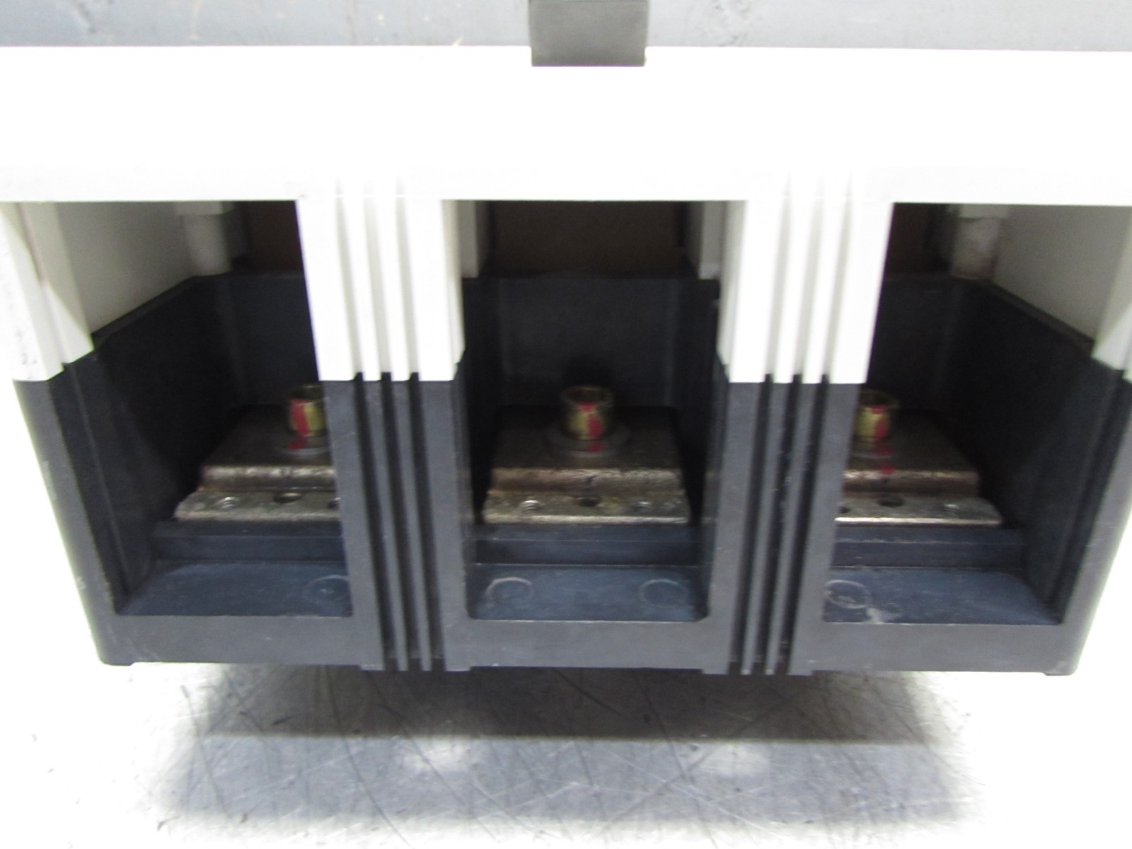 Cutler Hammer CHMDL3800F ,MCCB, 3P/ 700A/ 600V/ 65kA, STAINED! ,MAKE OFFER!