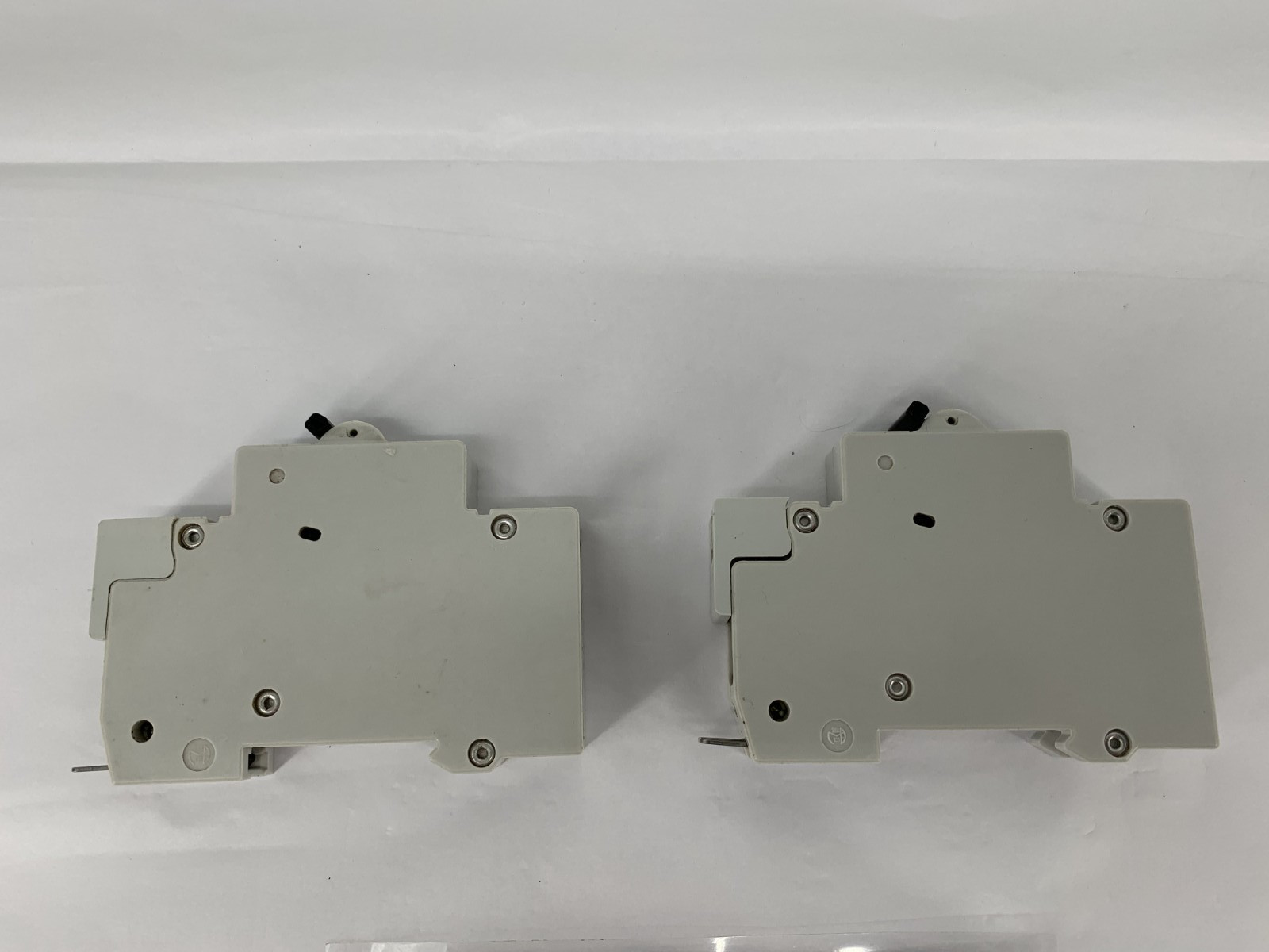 2-General Electric V-Line C10 V07110 10A 1P 277/480VAC Mini Circuit Breaker