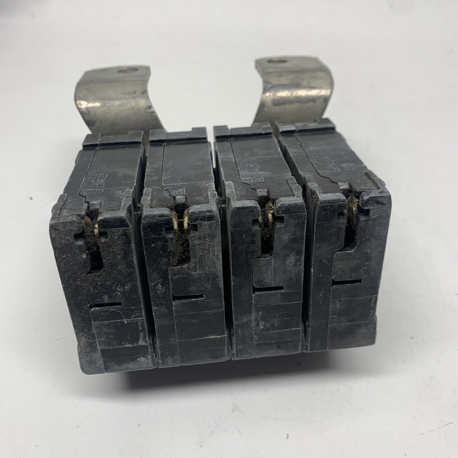 Siemens MBK200 EQ9685 2 Pole 200 Amp Circuit Main Breaker 240 V Type QP Used