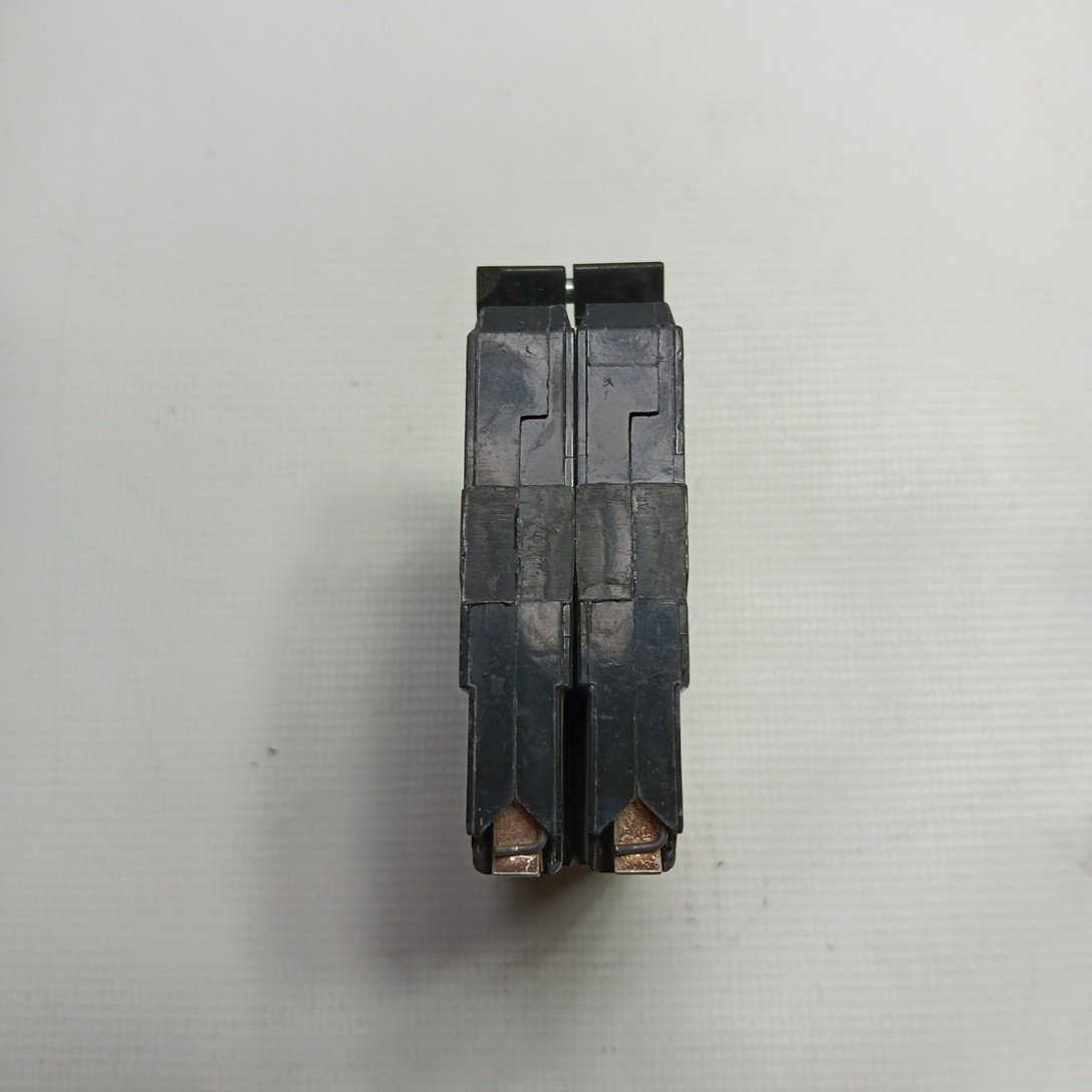 THQP240 GE 2-Pole Circuit Breaker Black 40Amp 240V 3″