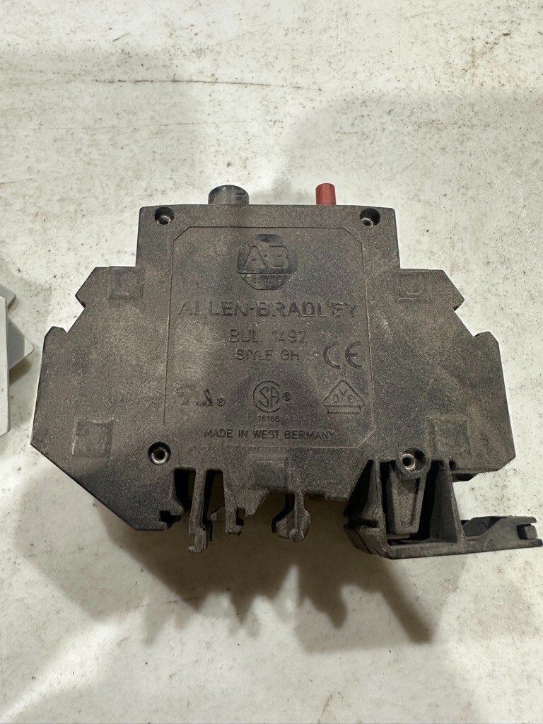 Allen-Bradley 1492-GH015 1.5-AMP Miniature Circuit Breaker 1.5A 250VAC 1P B200