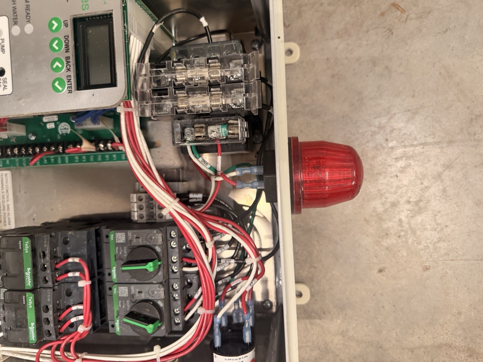 Zoeller 124F4-0001, Pivot Pro, 200/230/460 Volts, 3 Ph, 4.0-6.3 Amps, NEMA 4X