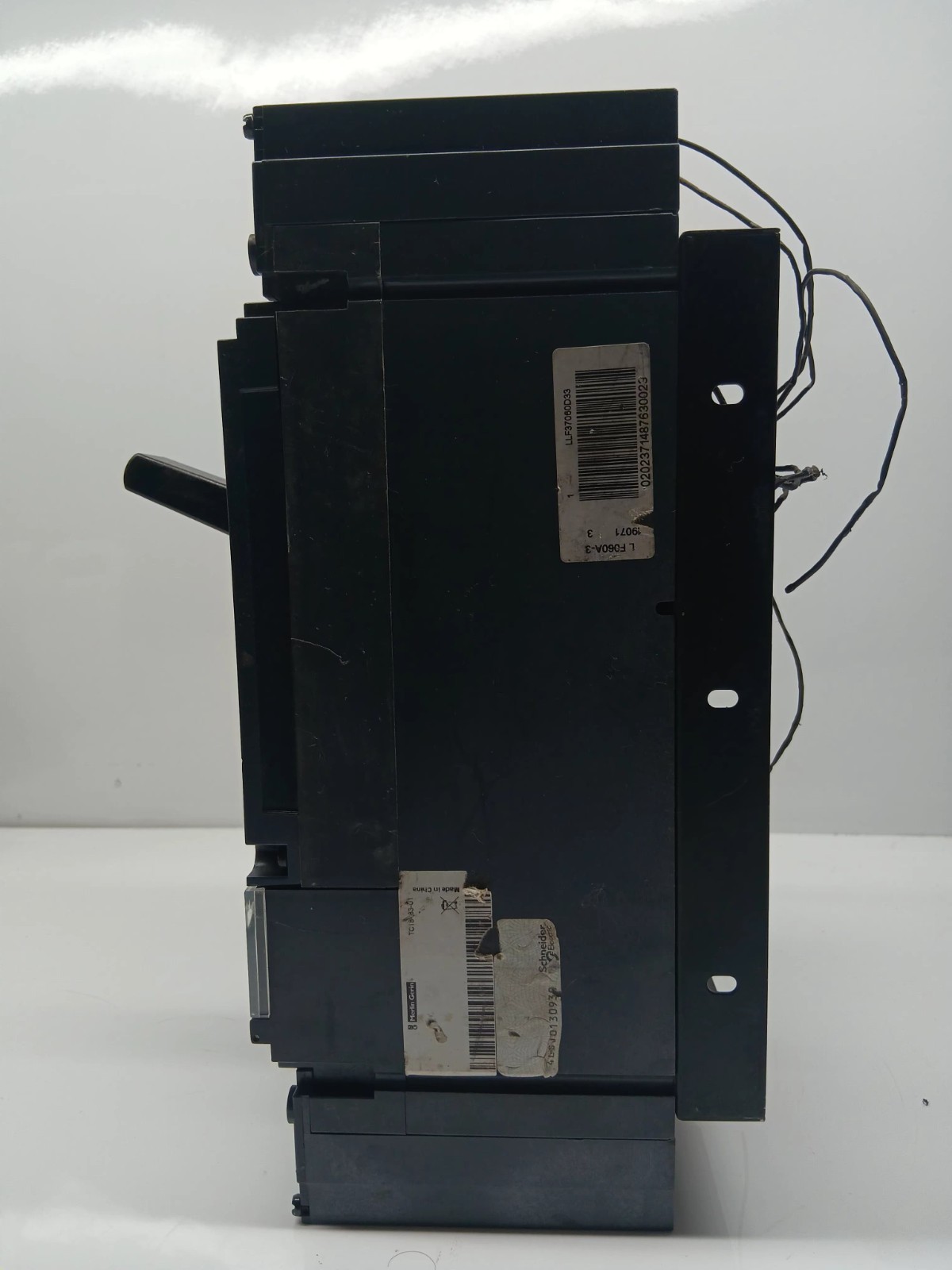 SQUARE D LL 1200 LL37060D33 3 POLE 630 AMPS CIRCUIT BREAKER