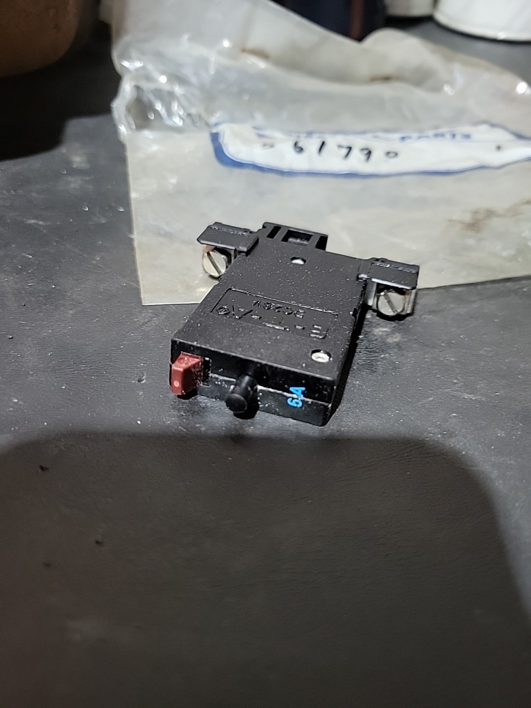 ETA 41 27-T12-H-6A THERMAL OVERCURRENT CIRCUIT BREAKER DC 28V
