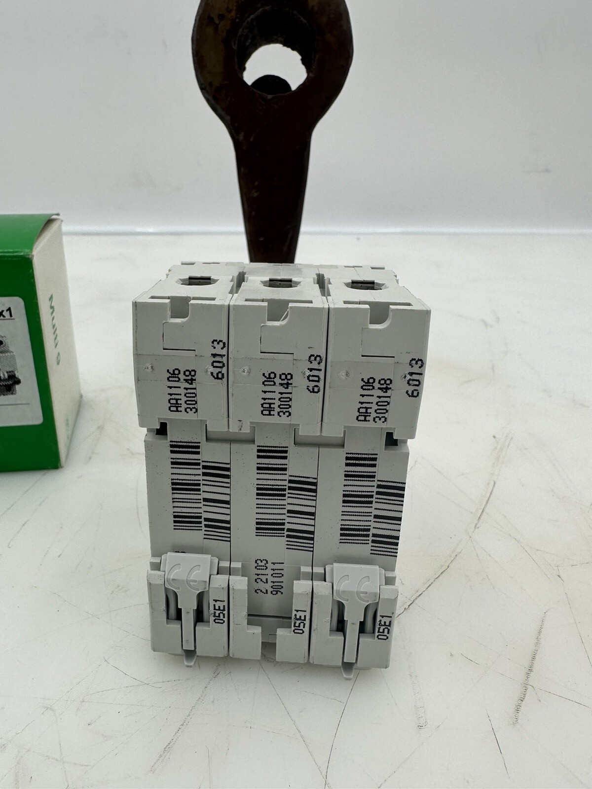 SCHNEIDER ELECTRIC 24150 Circuit Breaker B Curve 3-Pole 25A Multi9 C60 NEW OEM