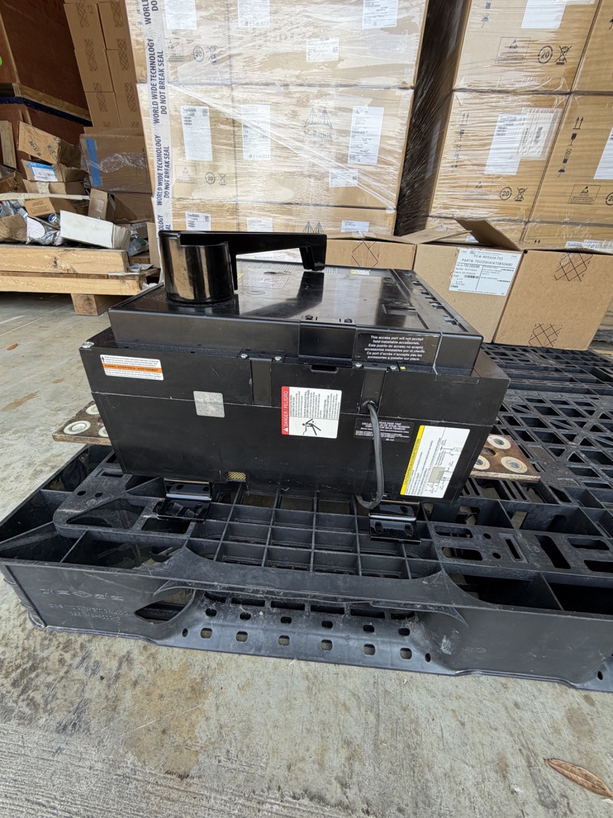 1600 AMP SQUARE D DC BREAKER PAF361600DC1433 600 VDC 3 POLE