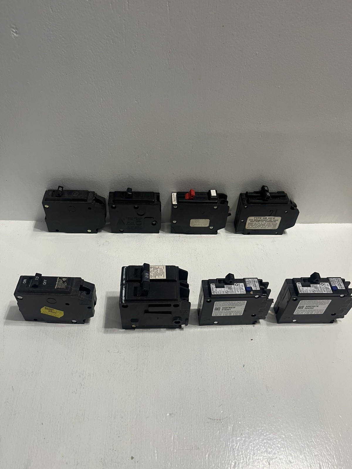 – (8) Used Electric Circuit Breakers Different Sizes And Brands Untested