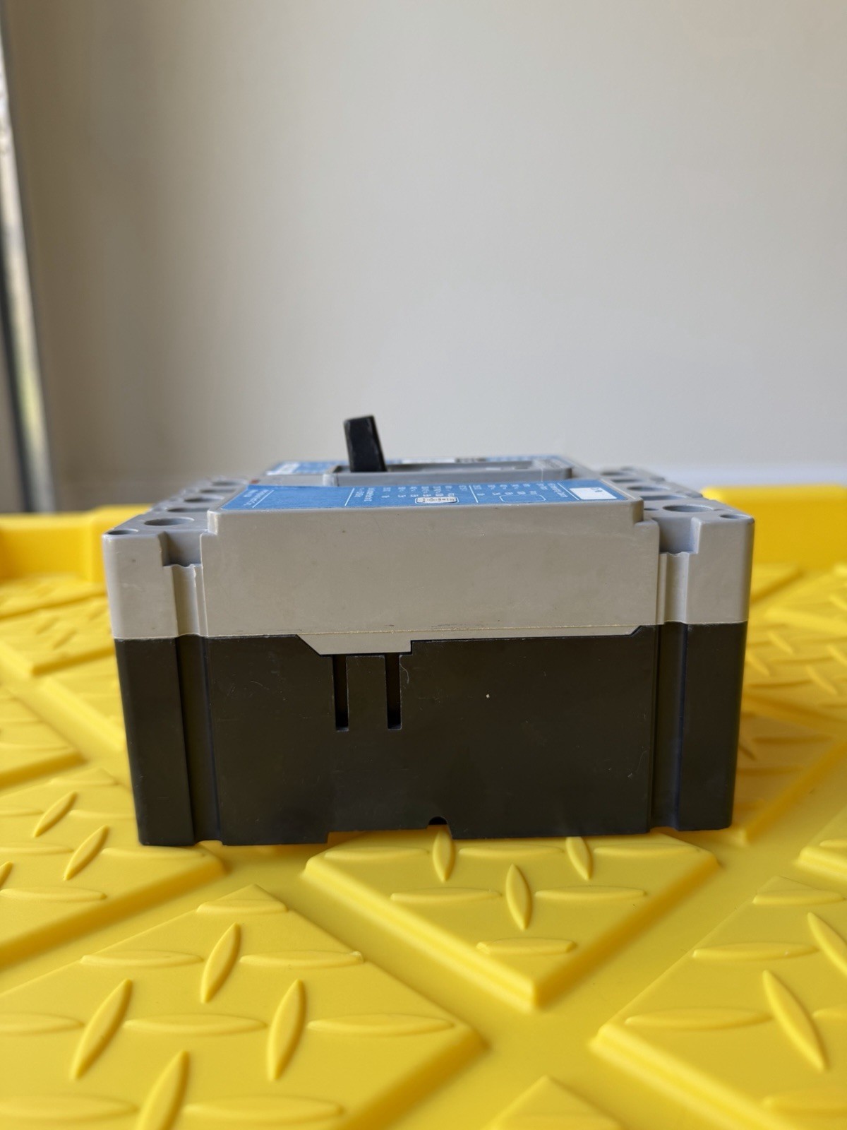 Eaton / Cutler-Hammer HFD3015 15A 600 VAC 3P Molded Case Circuit Breaker