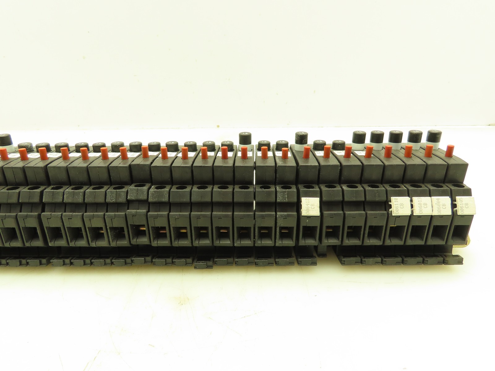 Allen Bradley 1492-GH015 Din Rail 1.5A Circuit Breaker Ser B 250V Lot of 45