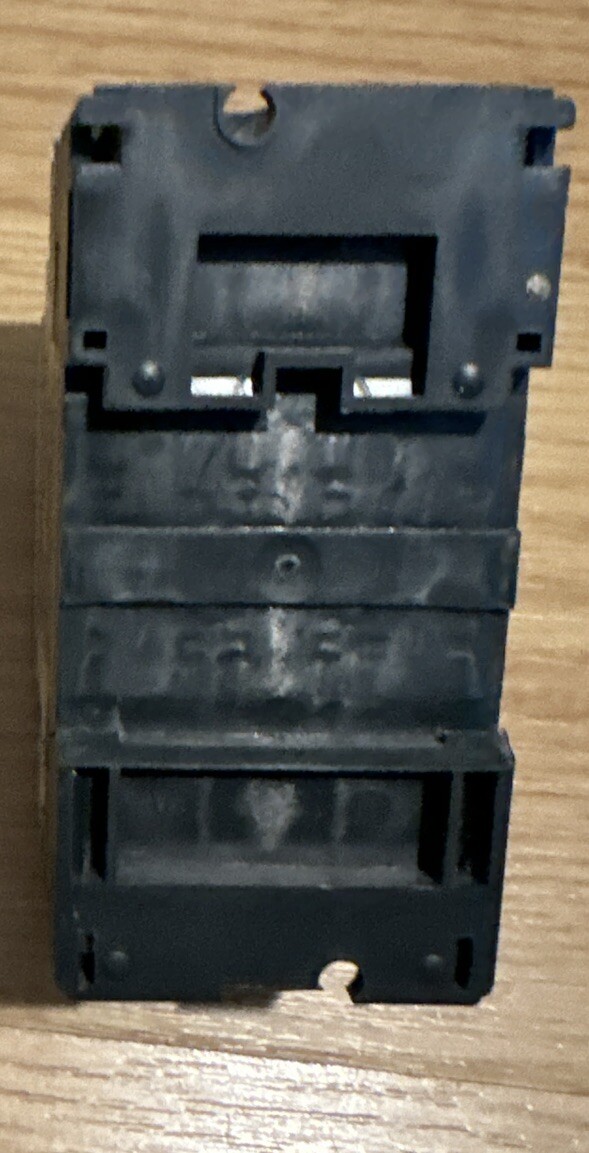 Schneider Electric GV2-P08 2.5-4A Circuit Breaker w/ GV2AF4 Combo Block